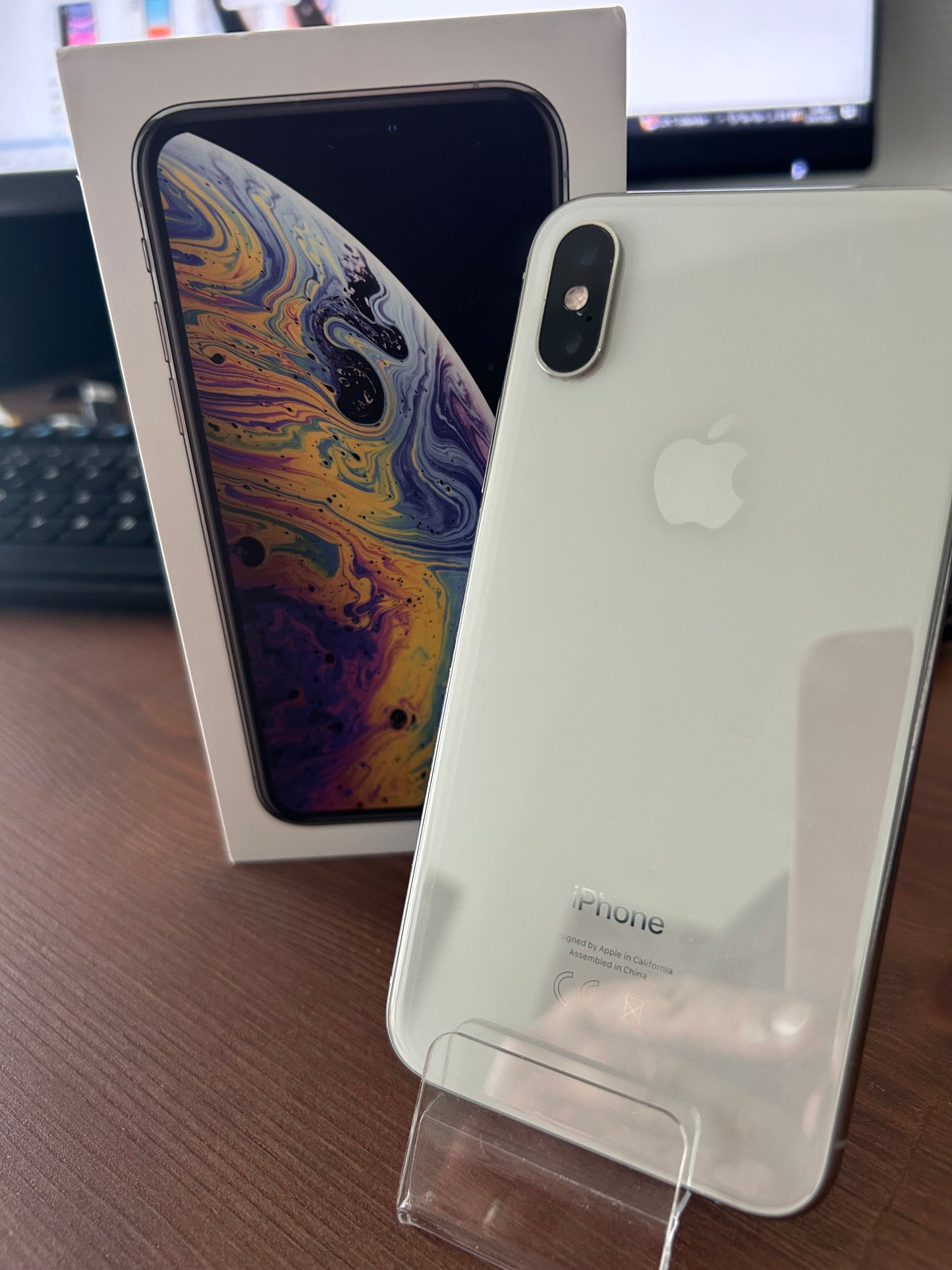 Apple iPhone XS Argent 256 Go – État impeccable, Batterie neuve 100 %, Écran sans rayures – Avec boîte d'origine (Sans chargeur)