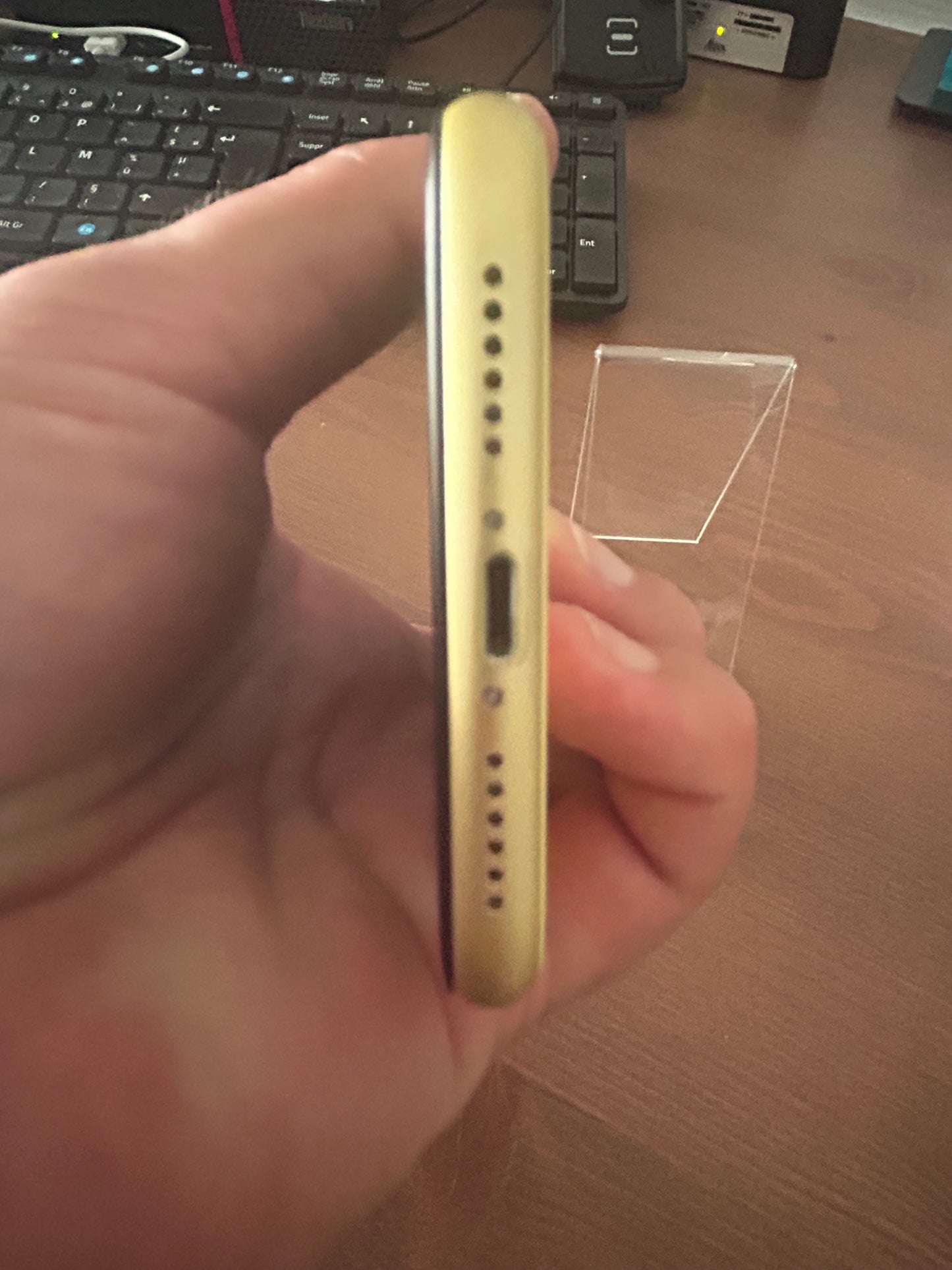 iPhone 11 Jaune 64 Go – Très bon état, 100 % fonctionnel
