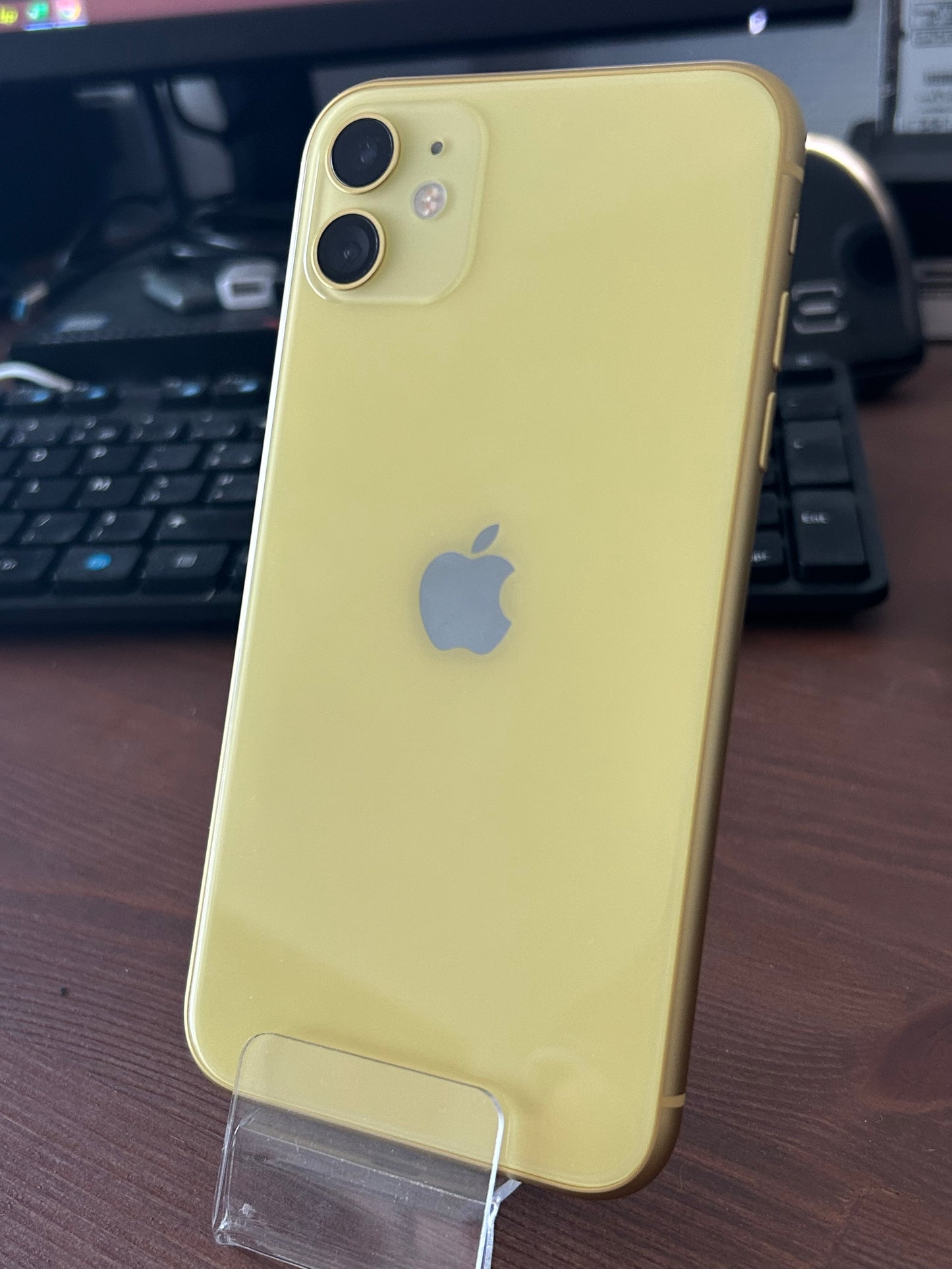 iPhone 11 Jaune 64 Go – Très bon état, 100 % fonctionnel