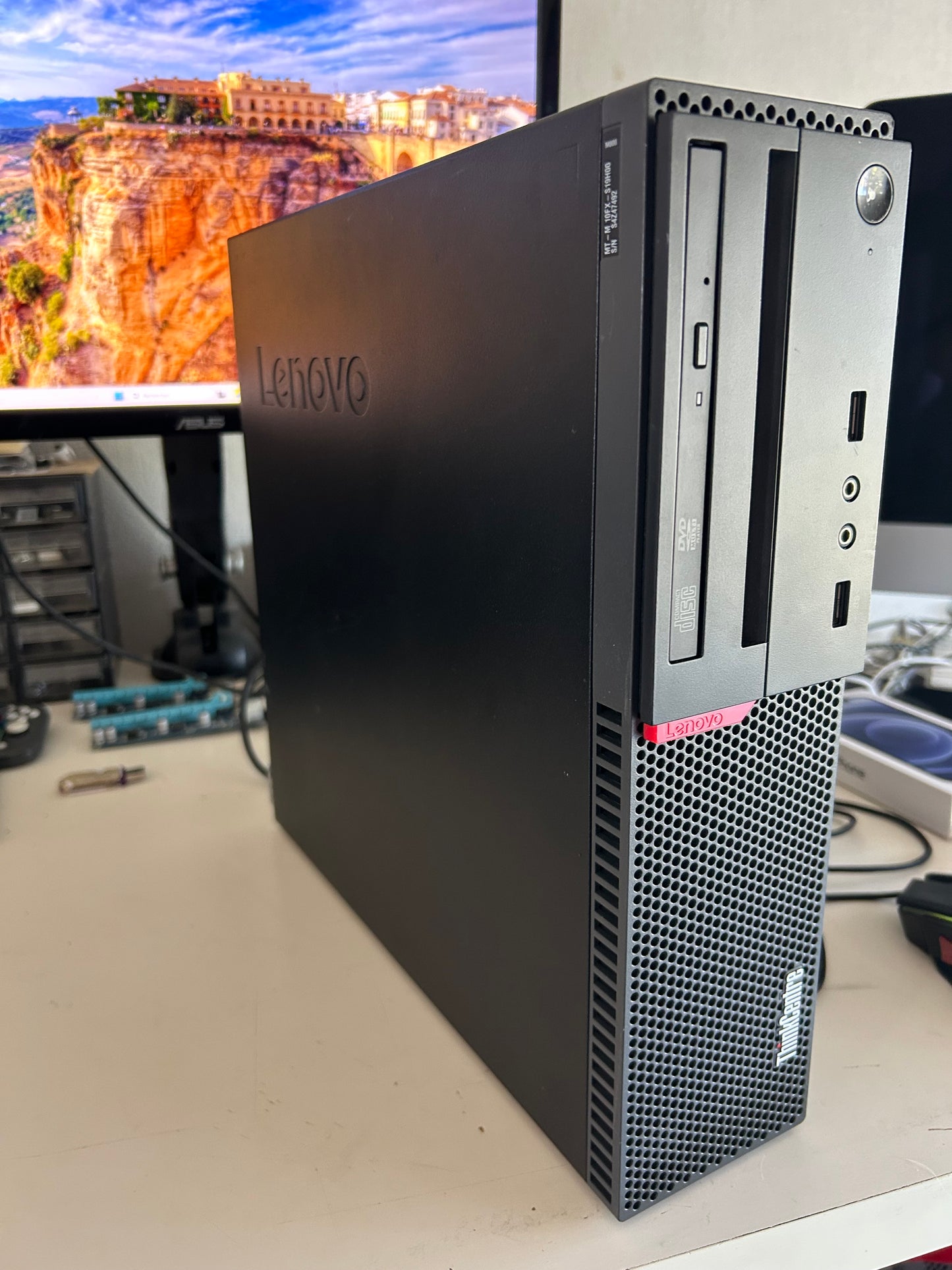 Lenovo M10FX-S19H00 | PC Bureau Intel Core i5 6e Gen | 8 Go RAM | 512 Go SSD | Windows 11 Pro | Parfait État