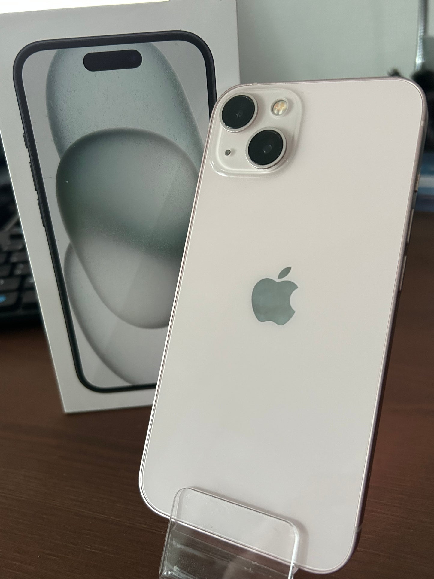 iPhone 13 Rose 128 Go – Très bon état, batterie neuve, débloqué tout opérateur**