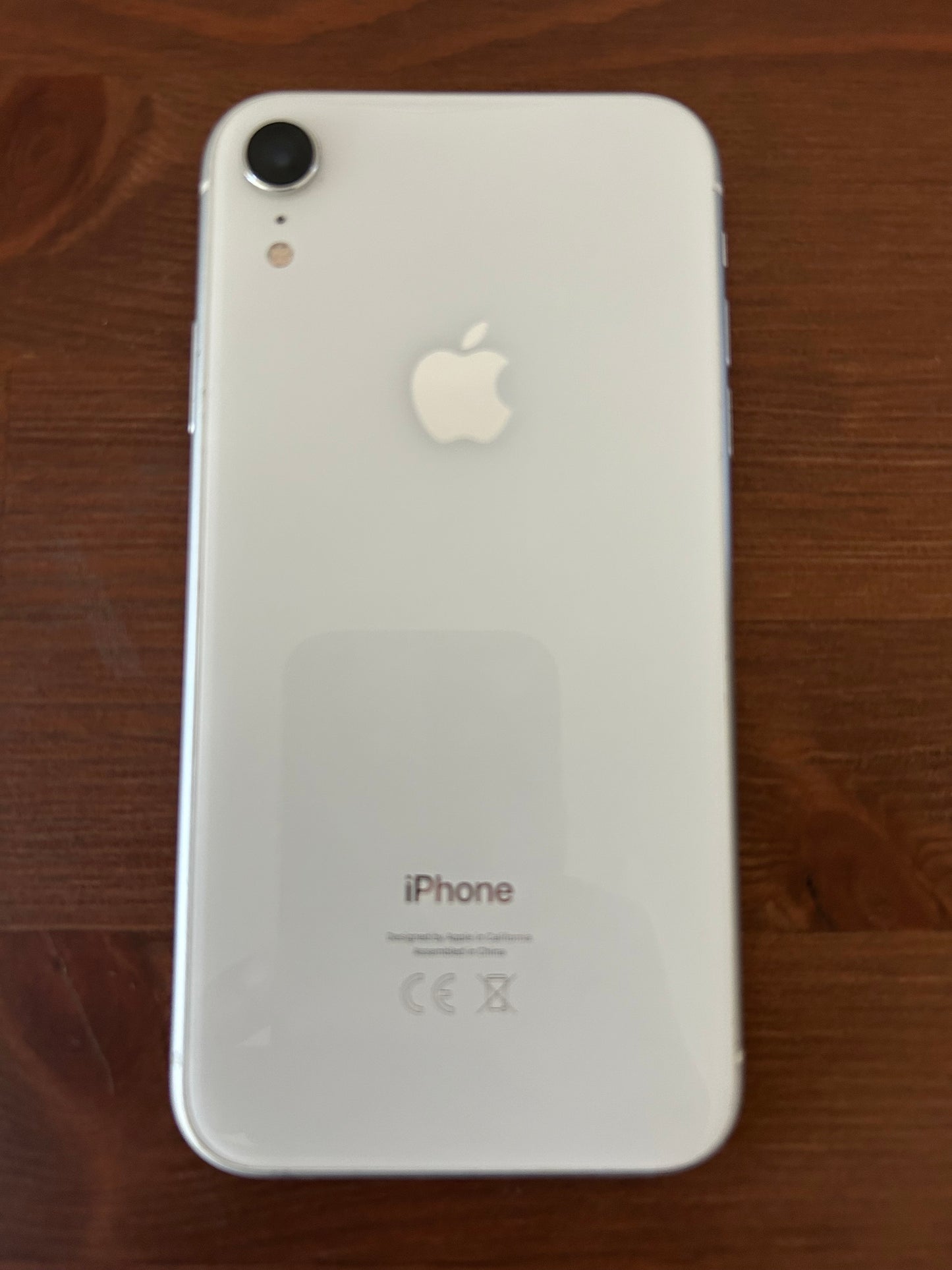 iPhone XR Blanc 128 Go – Très Propre, Batterie Neuve 100%, Avec Boîte d’Origine (Sans Chargeur)