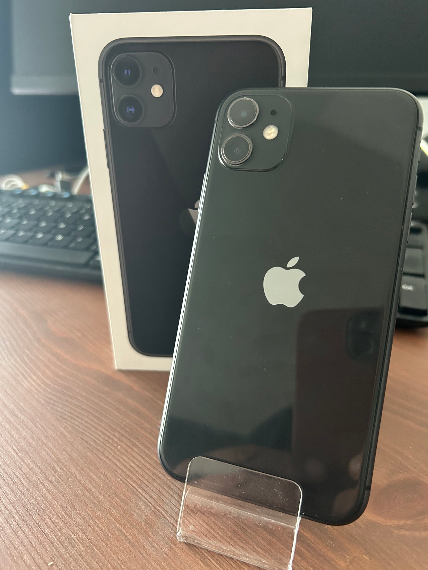 Apple iPhone 11 Noir 128 Go – Batterie neuve 100% – État impeccable – Avec boîte d’origine – Débloqué