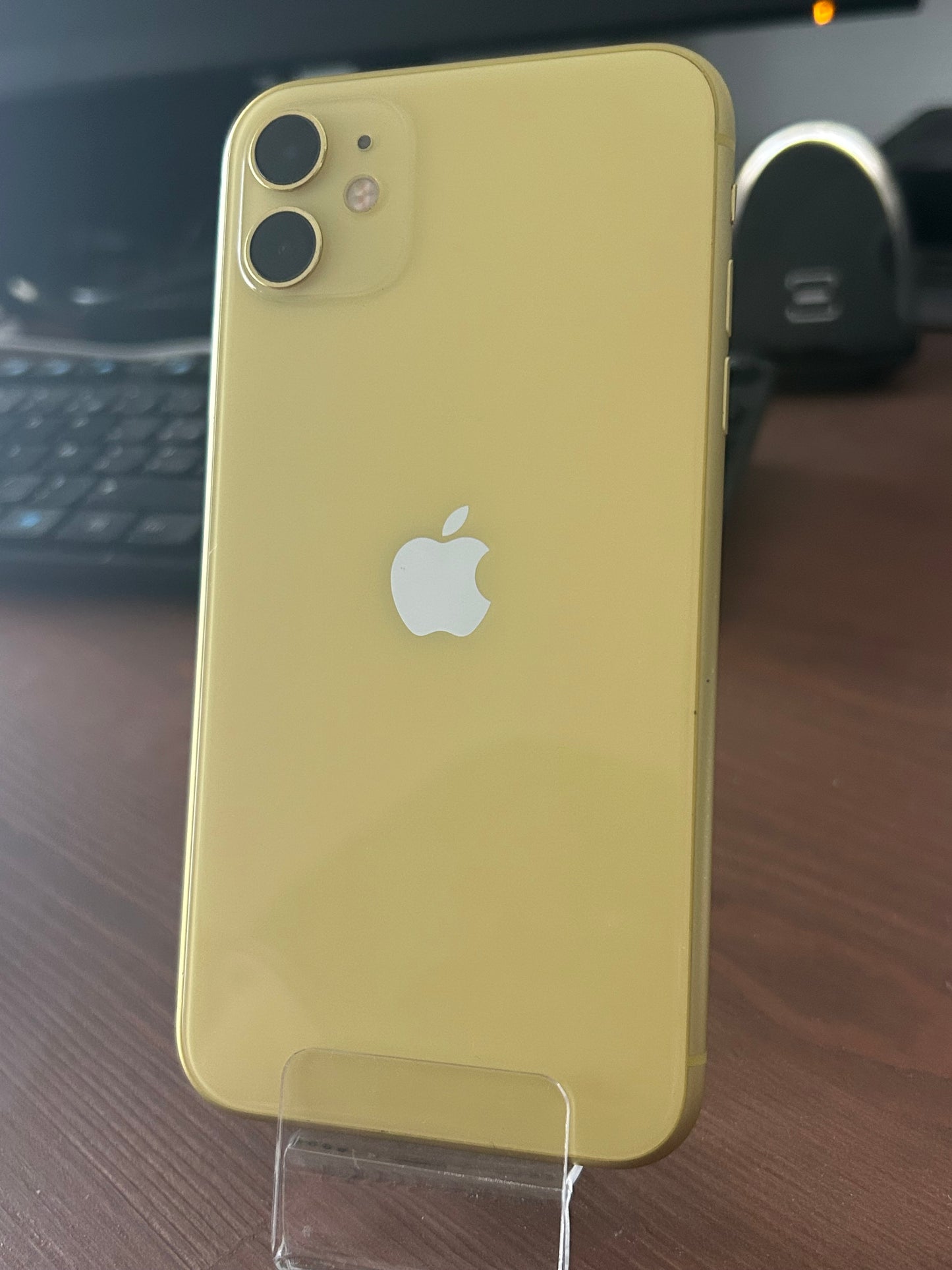 iPhone 11  Jaune 128 Go – Très Bon État, Batterie Neuve, Débloqué, iCloud Supprimé