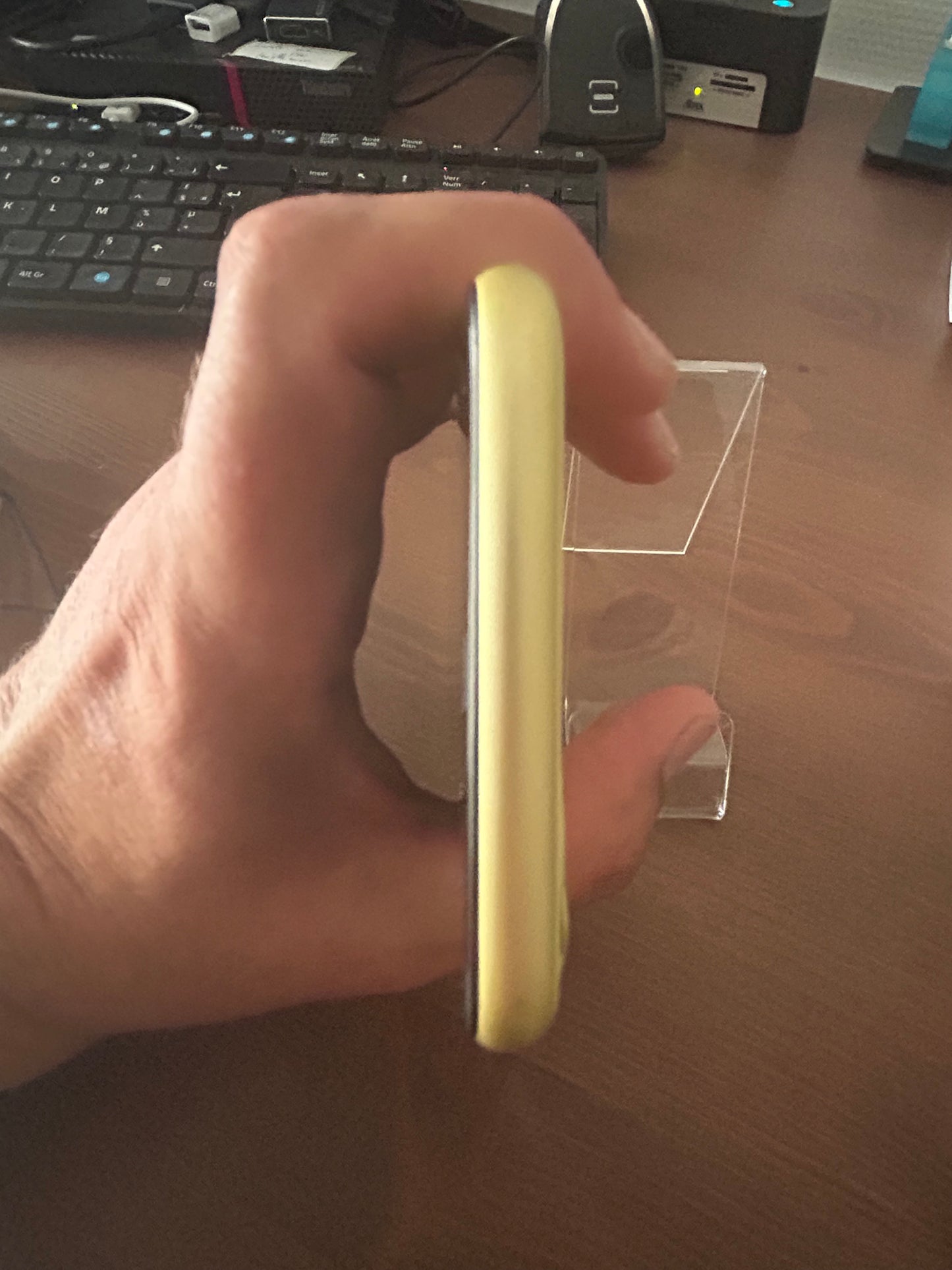 iPhone 11 Jaune 64 Go – Très bon état, 100 % fonctionnel