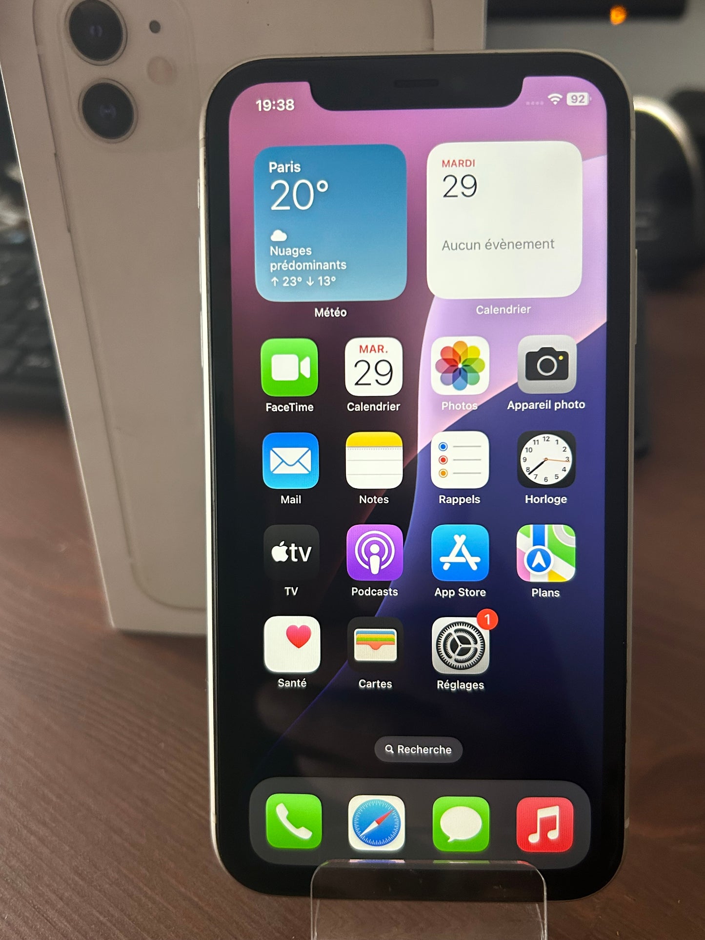 iPhone 11 Blanc 128 Go – Très Bon État | Batterie Neuve, Boîte et Câble Inclus