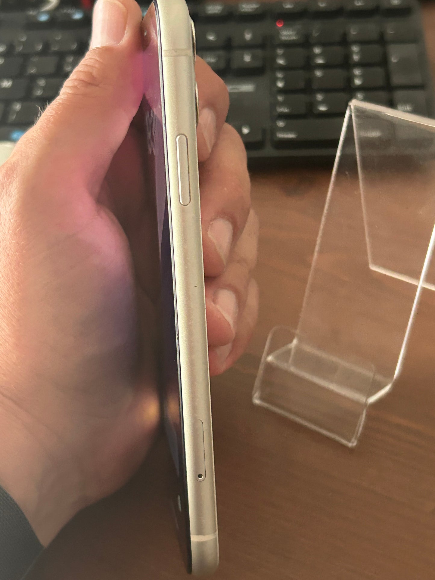 iPhone 11 Blanc 128 Go – Très Bon État | Batterie Neuve, Boîte et Câble Inclus