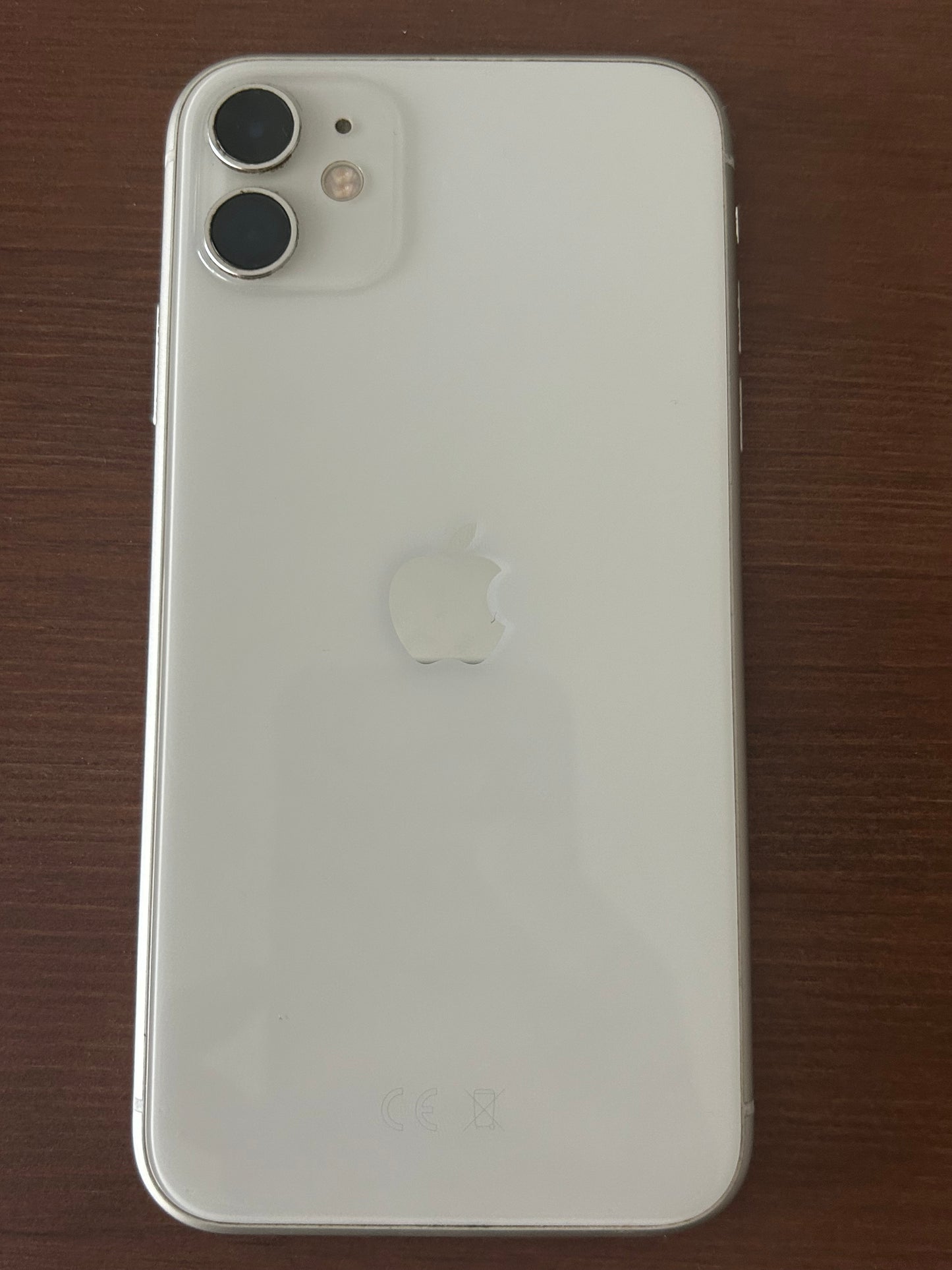 iPhone 11 Blanc 128 Go – Très Bon État | Batterie Neuve, Boîte et Câble Inclus