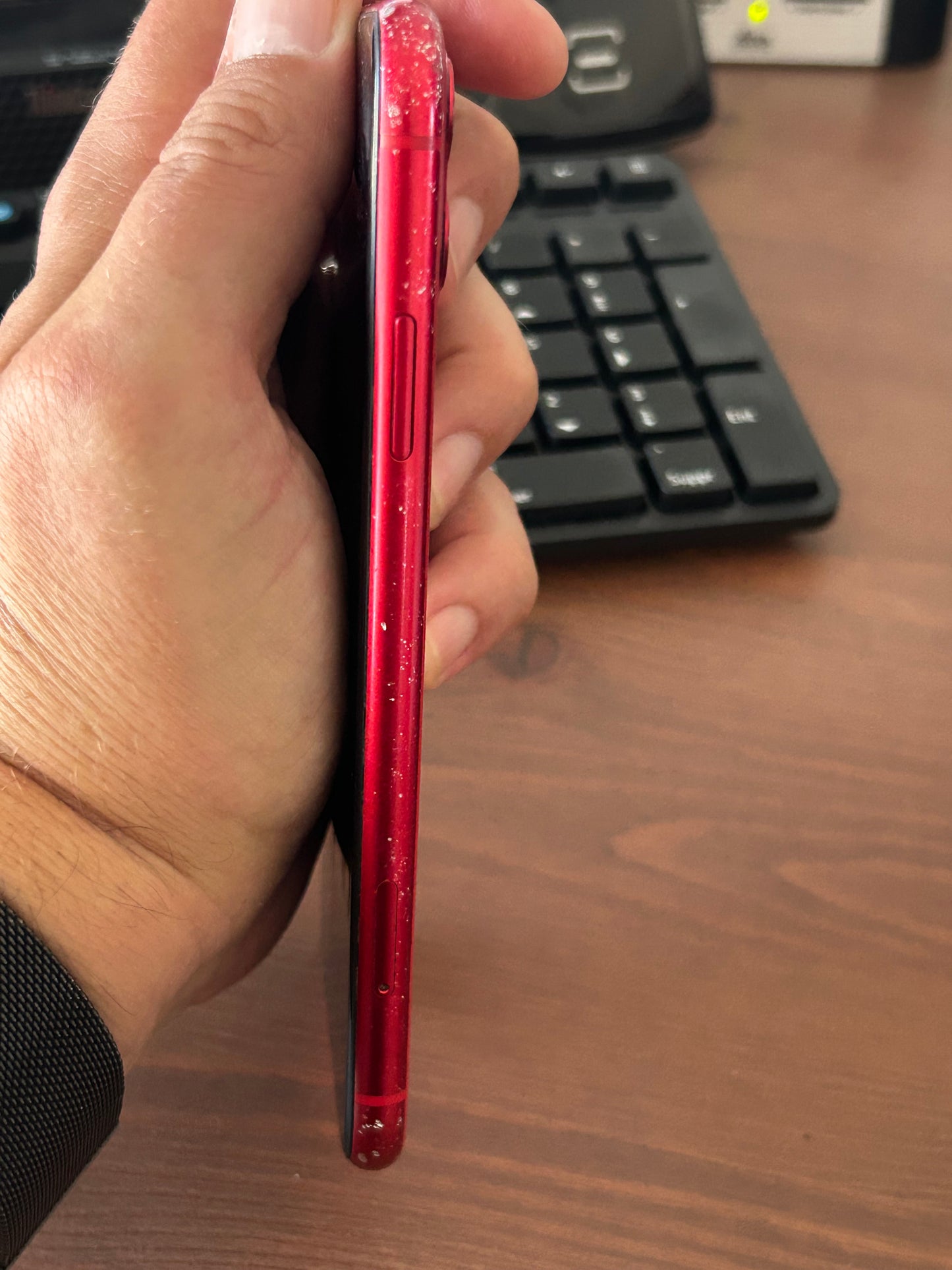 iPhone 11 rouge  128 Go – État Correct, Débloqué, iCloud Supprimé, Batterie 100 %