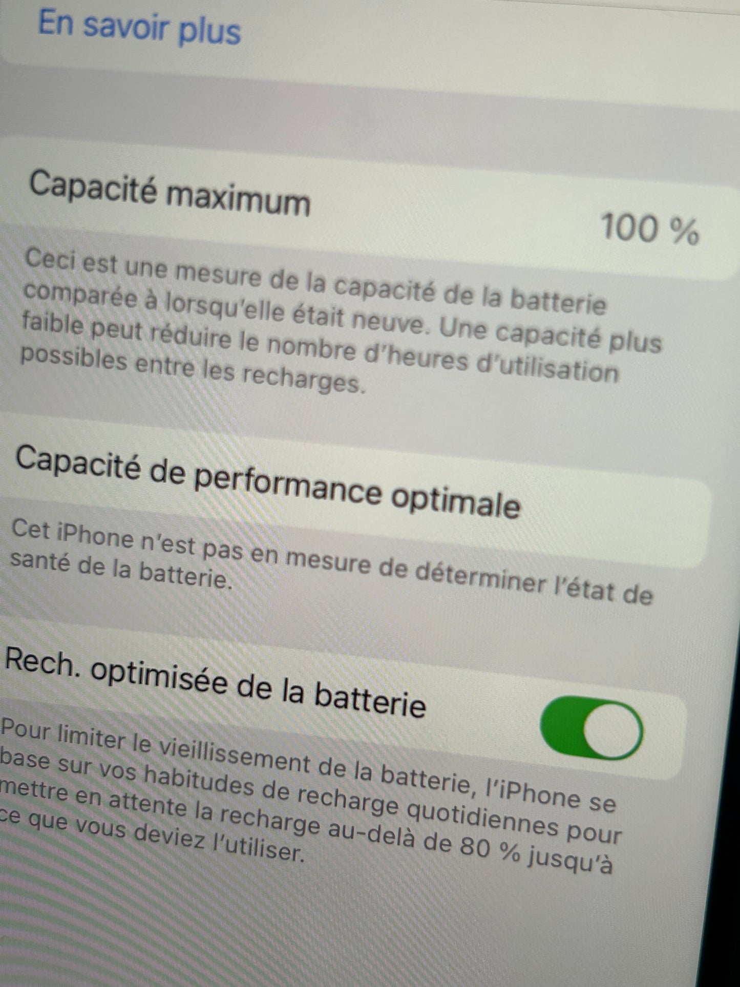 iPhone 11 rouge  128 Go – État Correct, Débloqué, iCloud Supprimé, Batterie 100 %