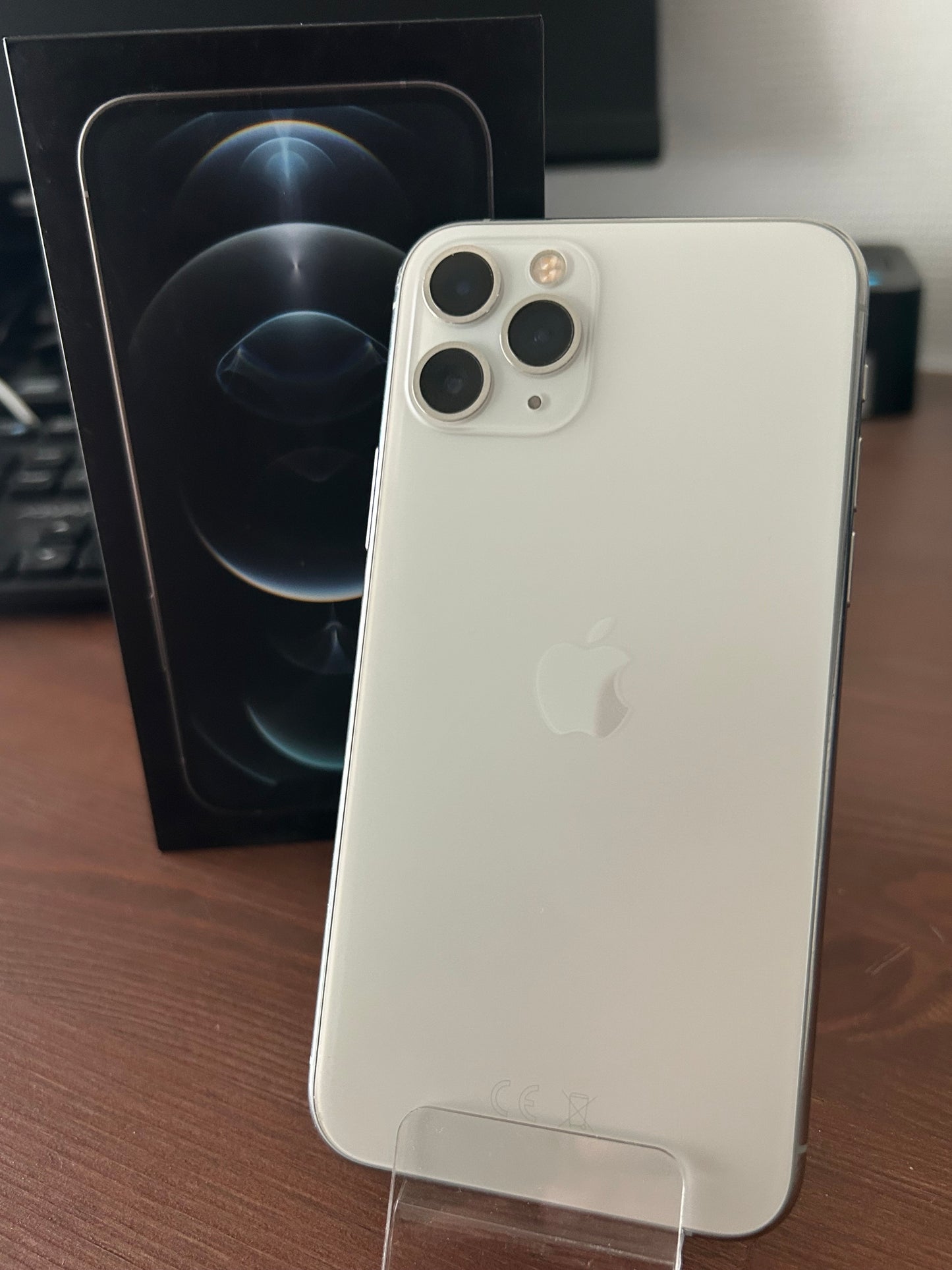 iPhone 11 Pro Argent 64 Go – Très Bon État, Débloqué, Batterie 100 %, iCloud Supprimé