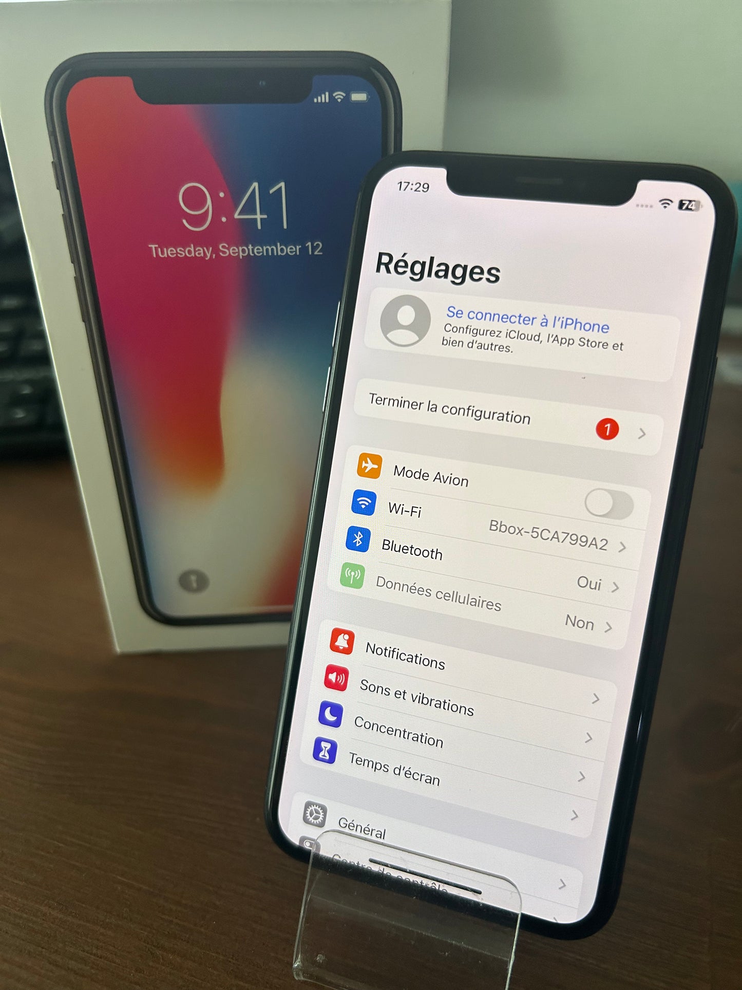iPhone X Gris Sidéral 256 Go – Très Bon État, Débloqué, Batterie 100 %, Boîte et Chargeur d’Origine