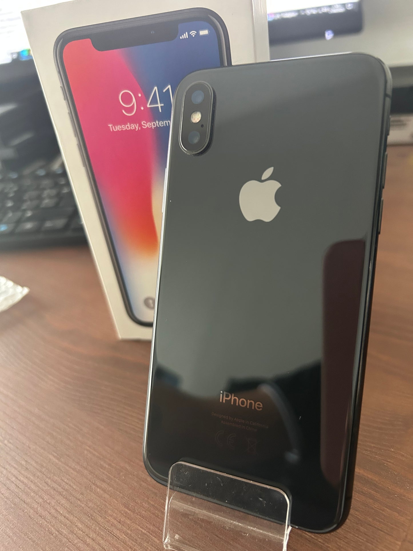 iPhone X Gris Sidéral 256 Go – Très Bon État, Débloqué, Batterie 100 %, Boîte et Chargeur d’Origine