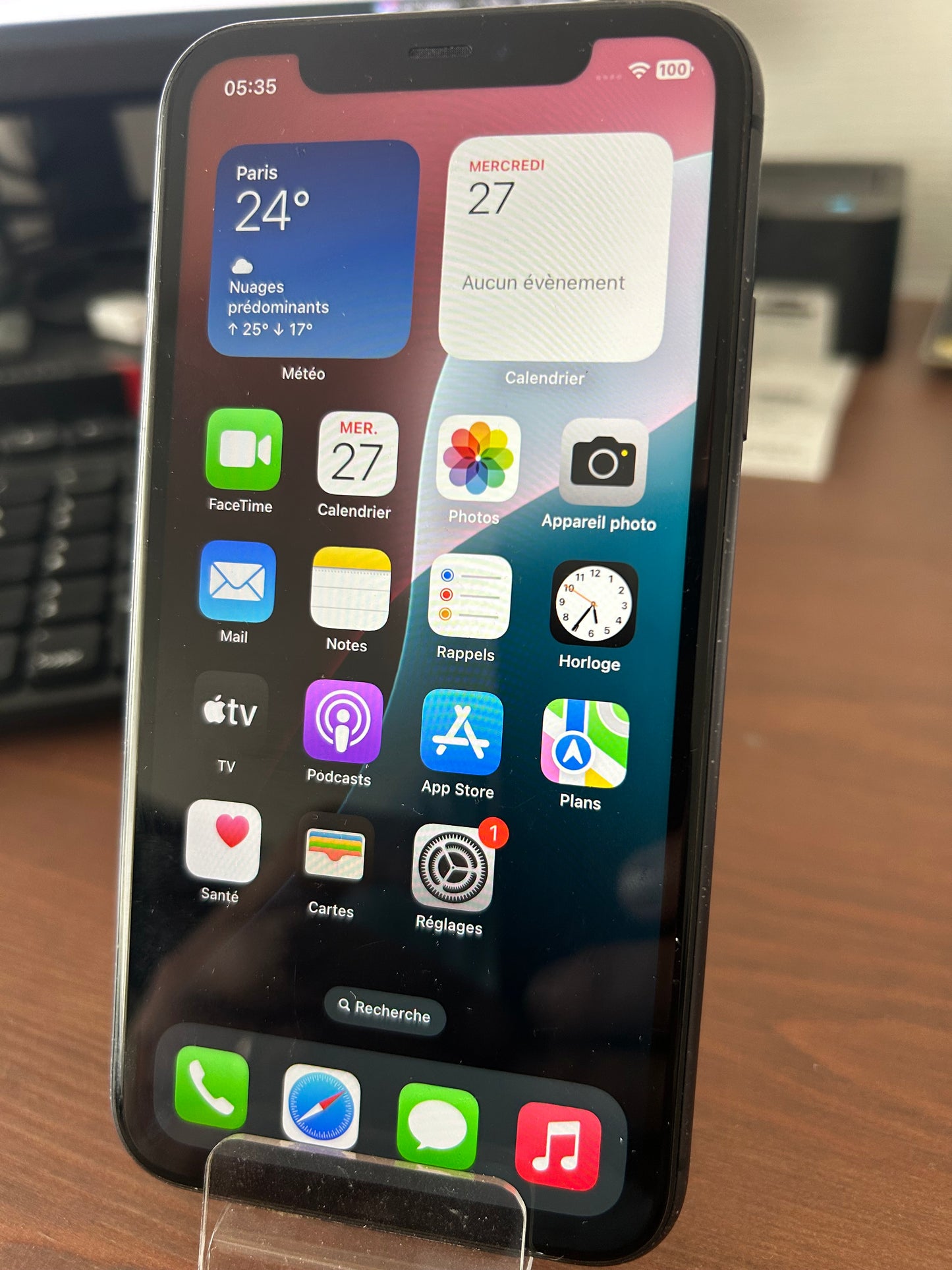 iPhone 11 Noir 128 Go – État Correct, Débloqué, Batterie 100 %, iCloud Supprimé