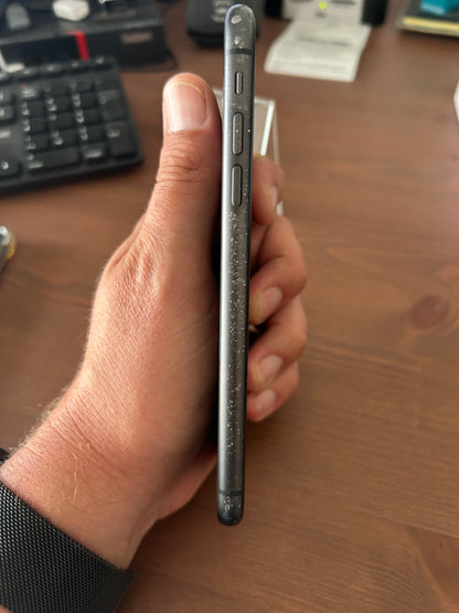 iPhone 11 Noir 128 Go – État Correct, Débloqué, Batterie 100 %, iCloud Supprimé