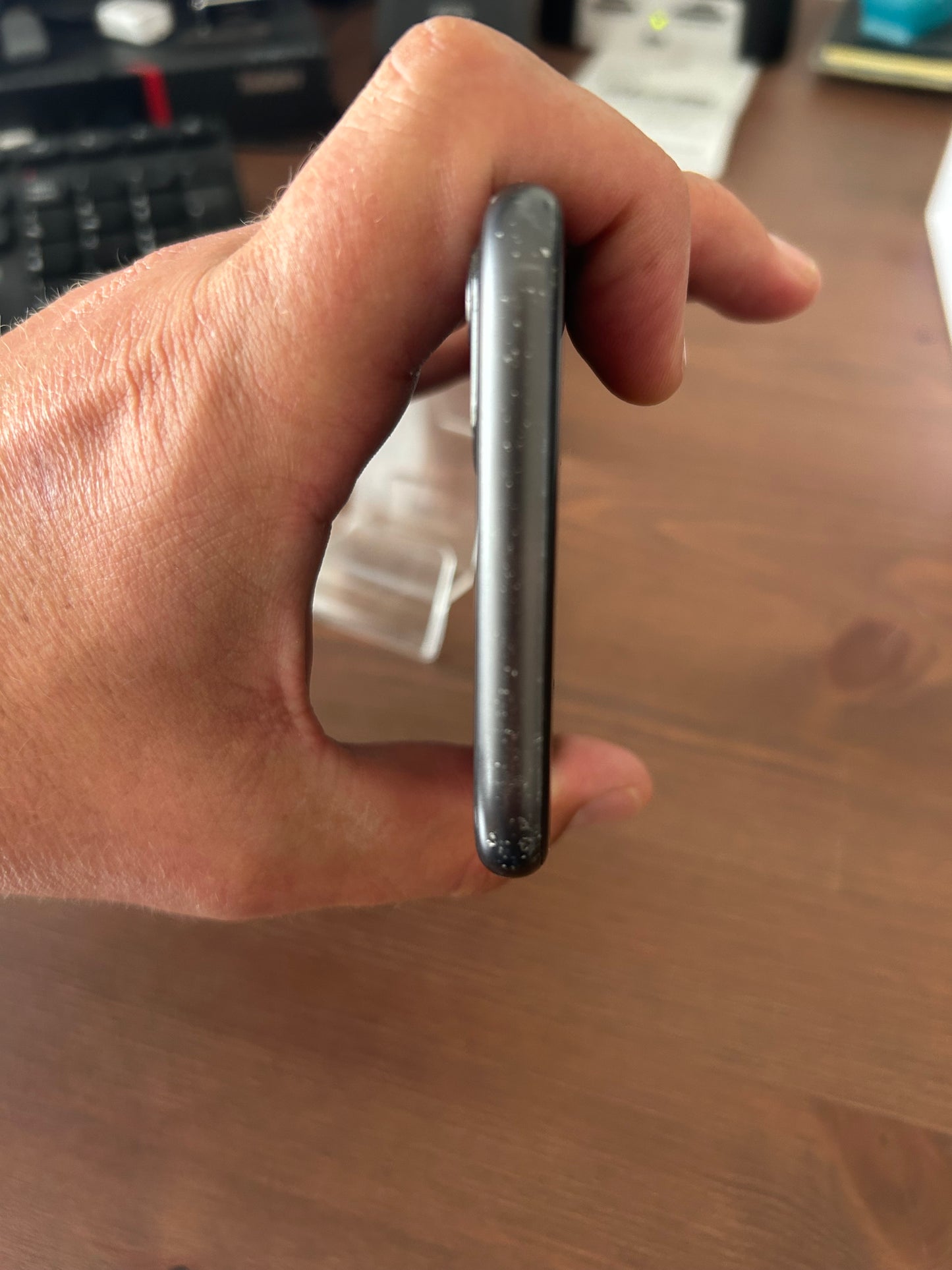 iPhone 11 Noir 128 Go – État Correct, Débloqué, Batterie 100 %, iCloud Supprimé