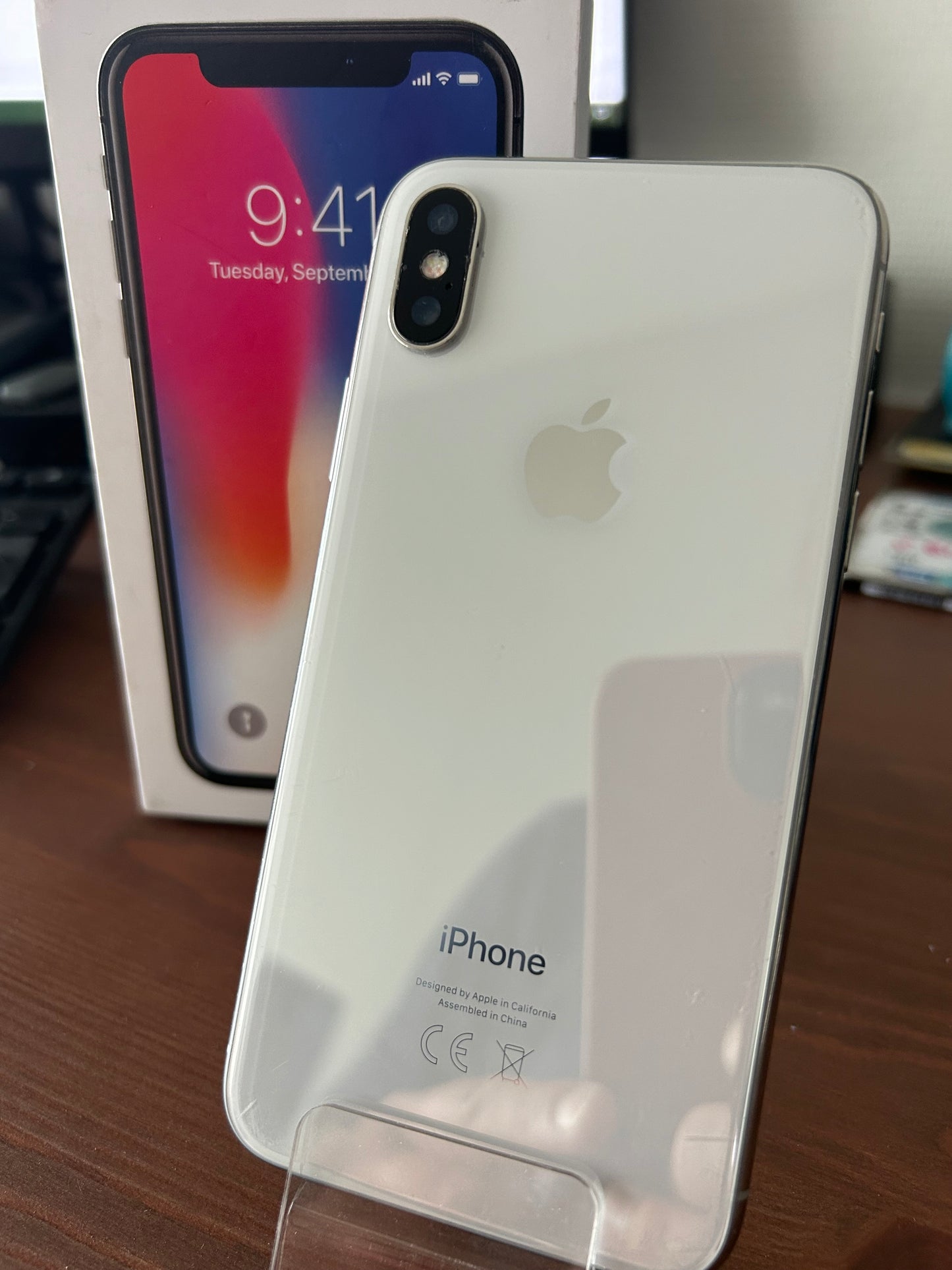 iPhone X Argent 256 Go – Très Bon État, Débloqué, Batterie 100 %, Boîte Fournie (Non d’Origine)