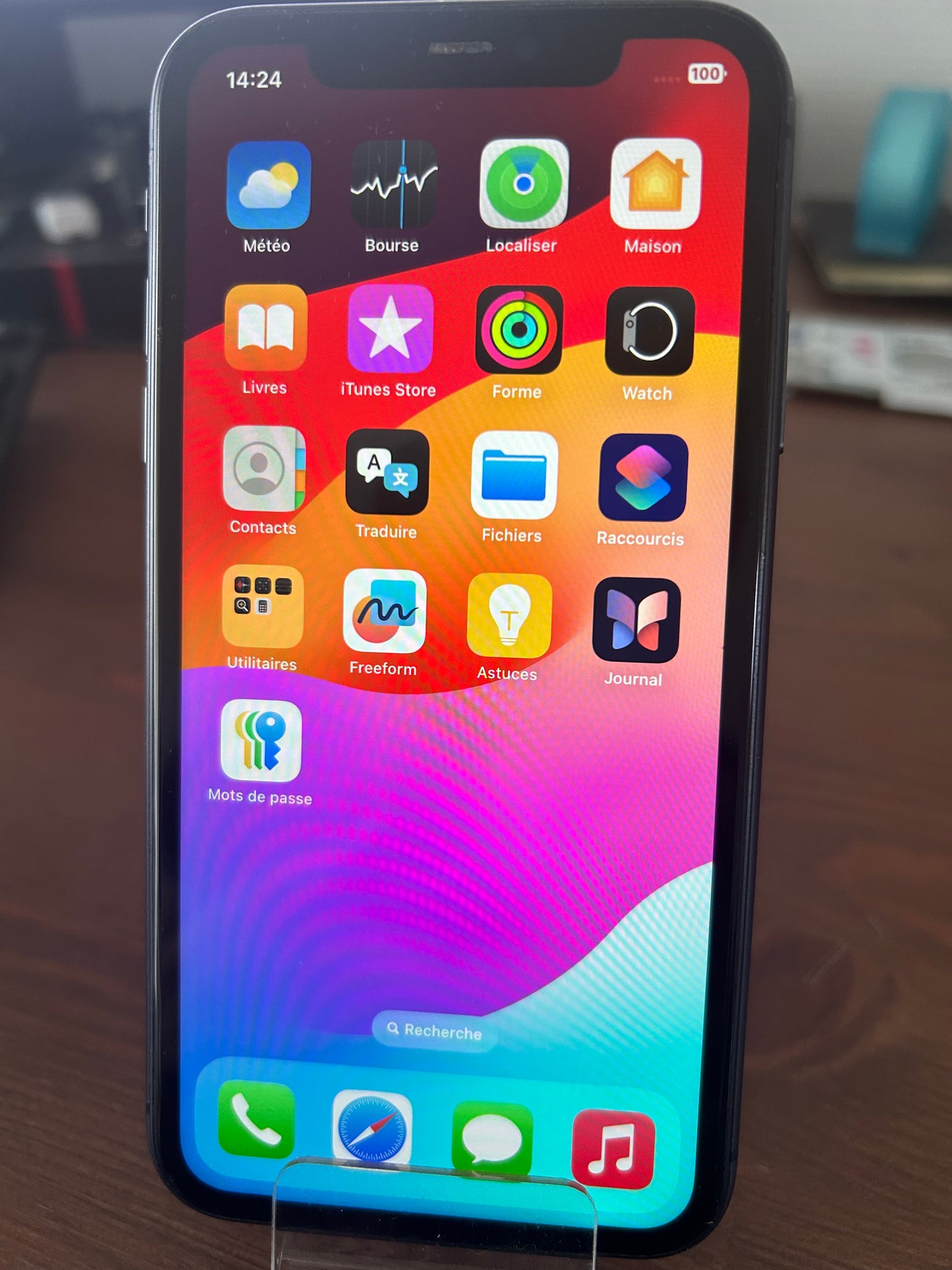iPhone 11 Noir 128 Go – Bon État, Batterie Neuve, Débloqué, iCloud Supprimé