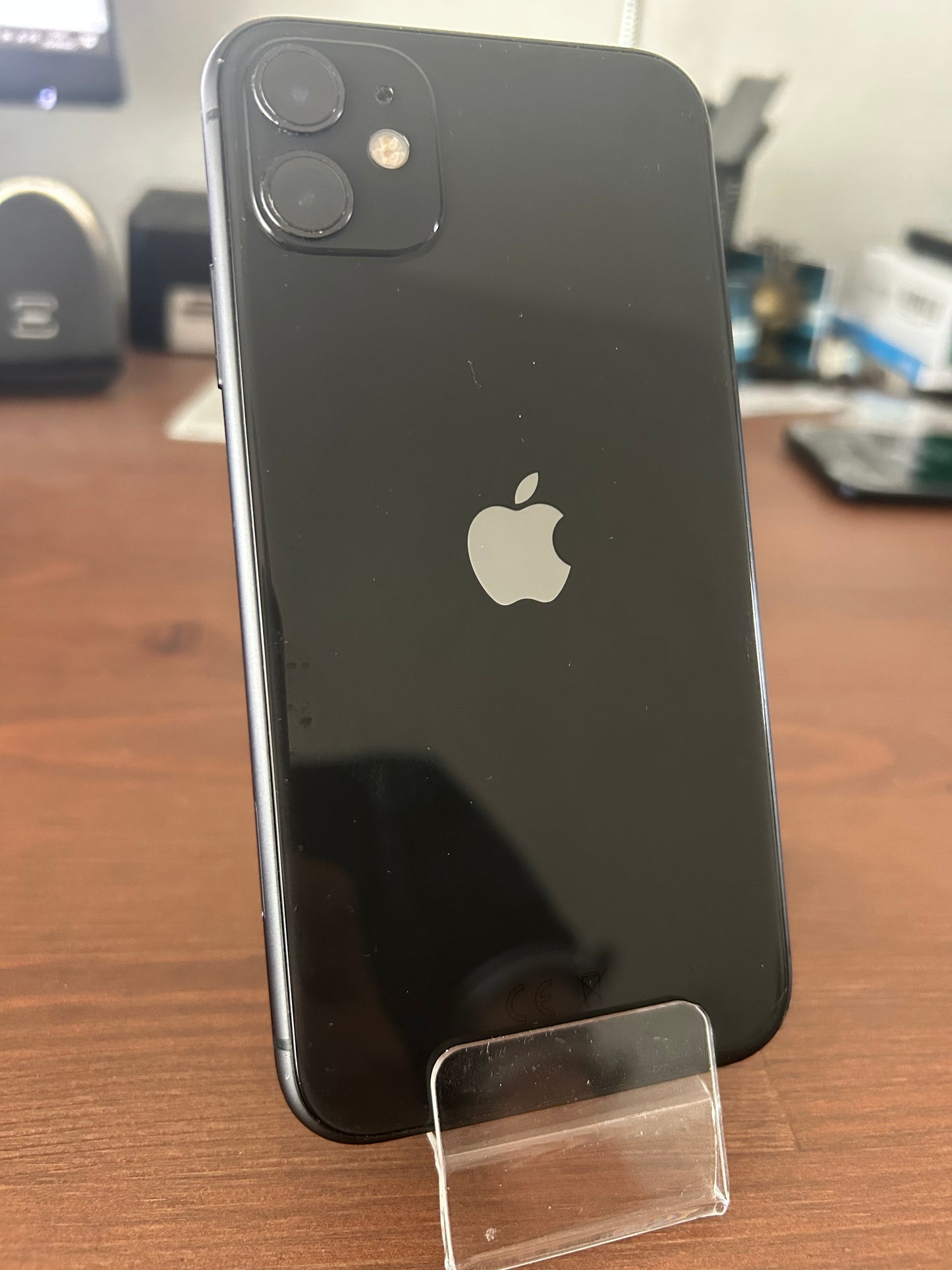 iPhone 11 Noir 128 Go – Bon État, Batterie Neuve, Débloqué, iCloud Supprimé