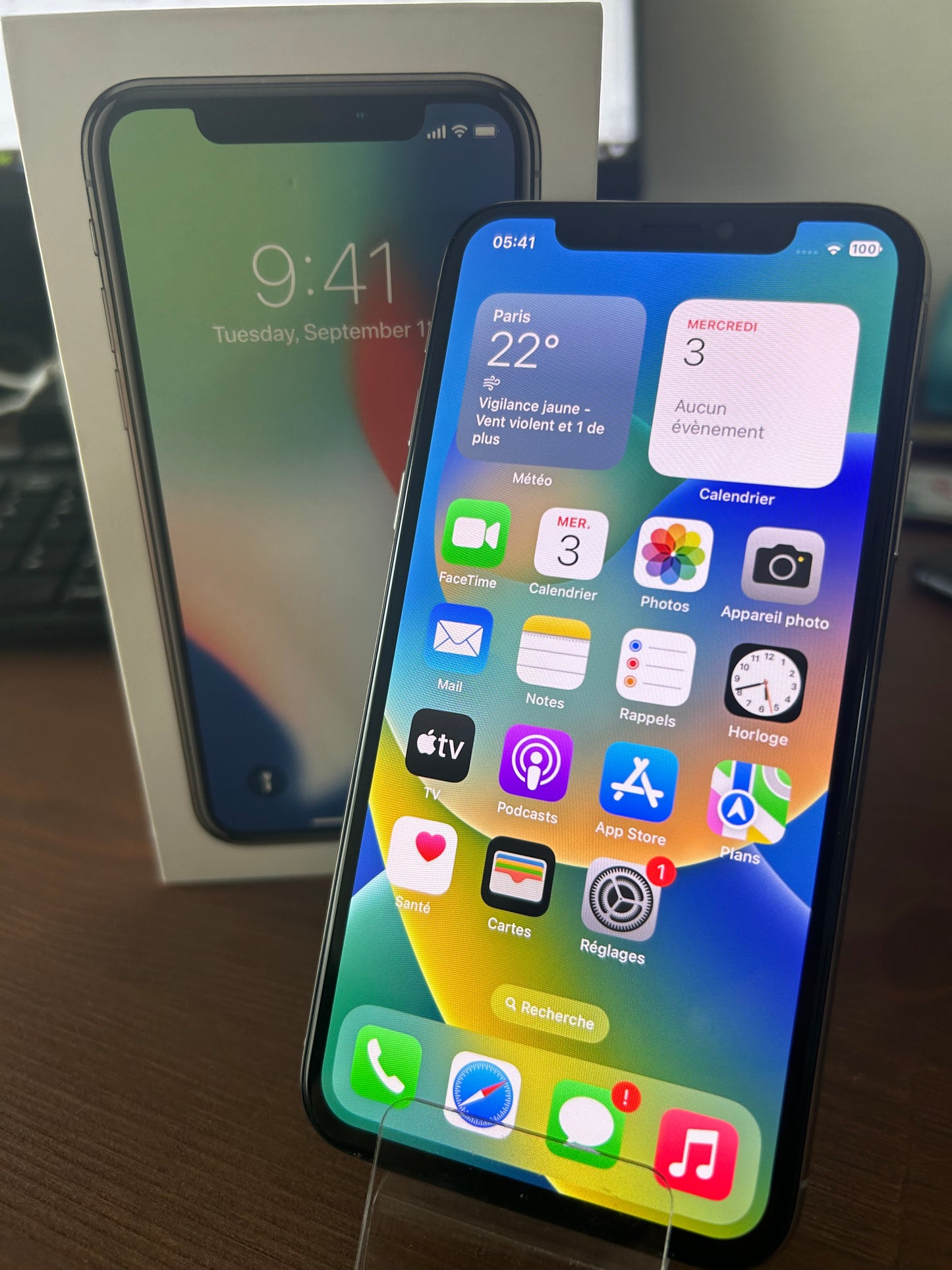 iPhone X Argent 256 Go – Très Bon État, Batterie Neuve, Débloqué, Boîte d’Origine