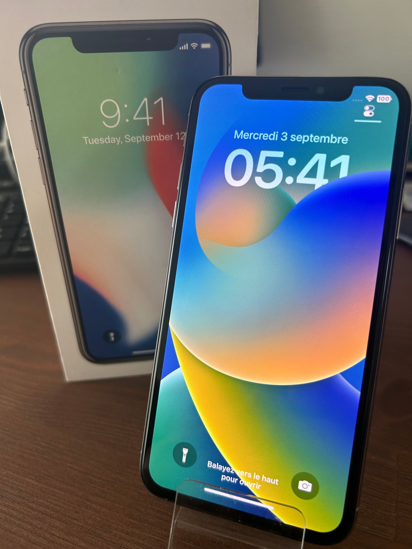 iPhone X Argent 256 Go – Très Bon État, Batterie Neuve, Débloqué, Boîte d’Origine