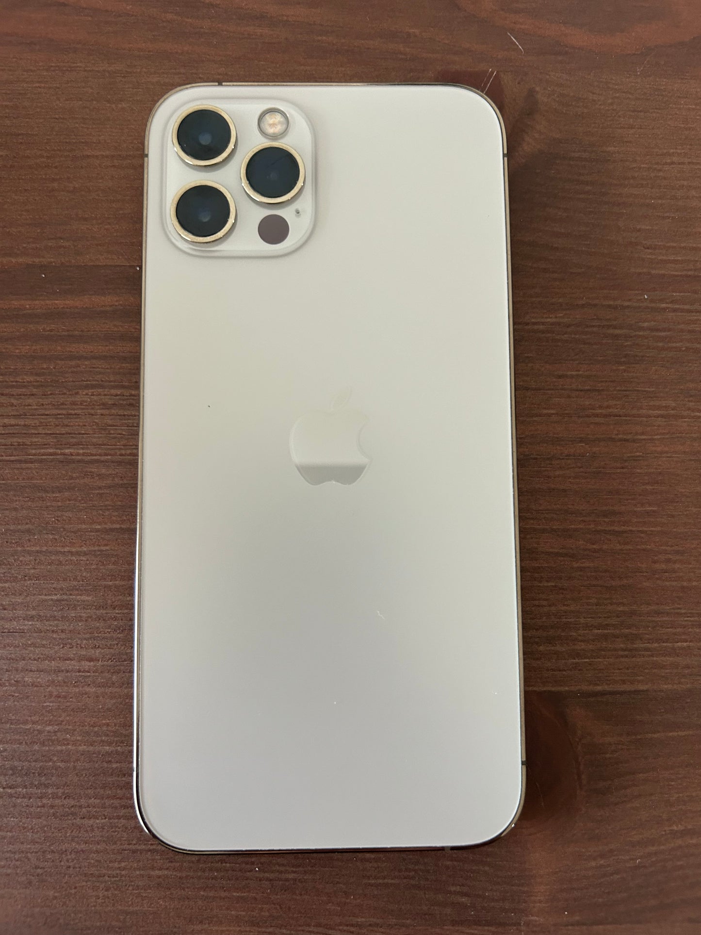 iPhone 12 Pro Argent 128 Go – Très Bon État, Batterie Neuve, Débloqué, Boîte Incluse