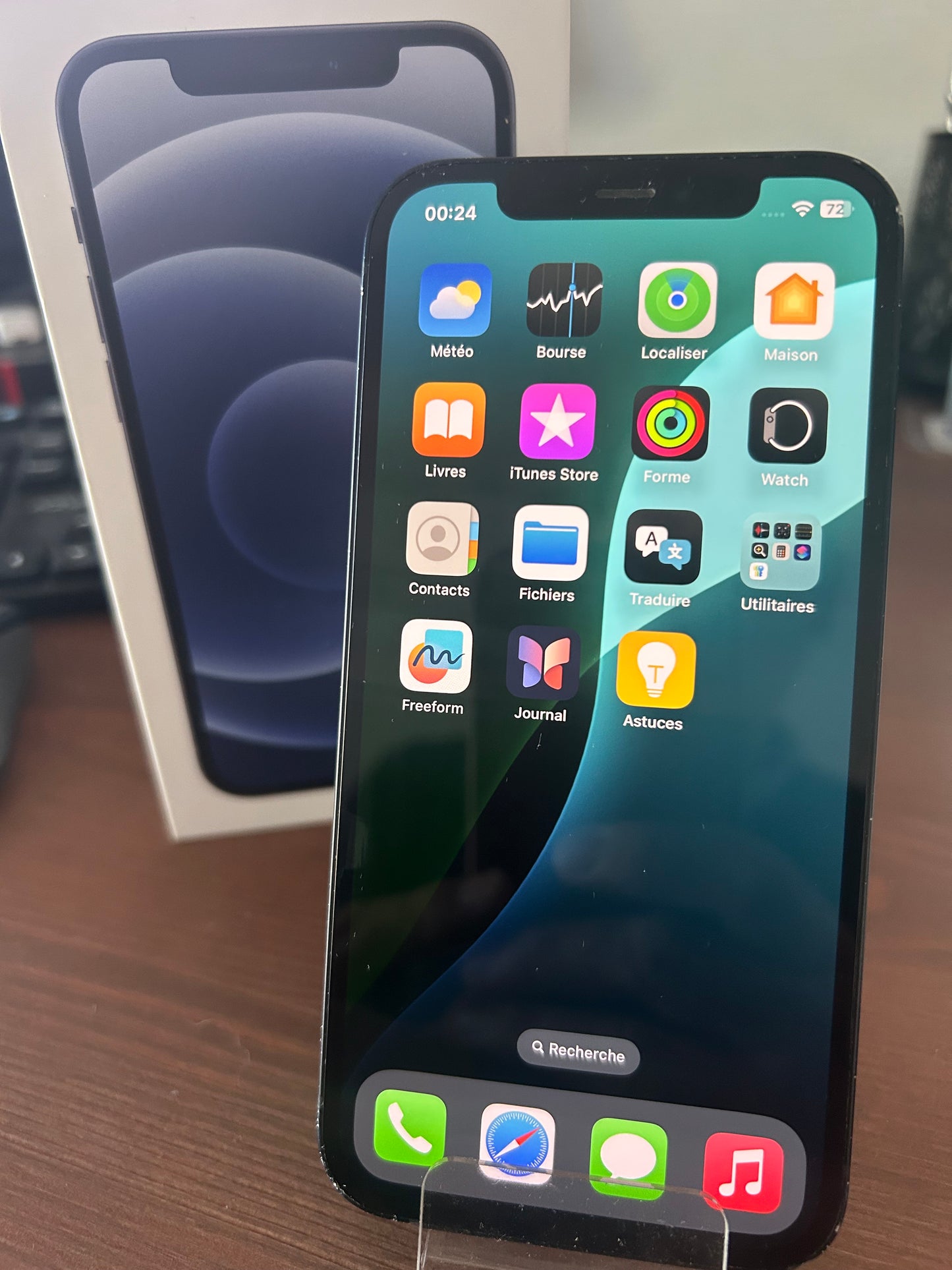 iPhone 12 Noir 128 Go – Bon État, Batterie Neuve, Débloqué, Boîte d’Origine Fournie