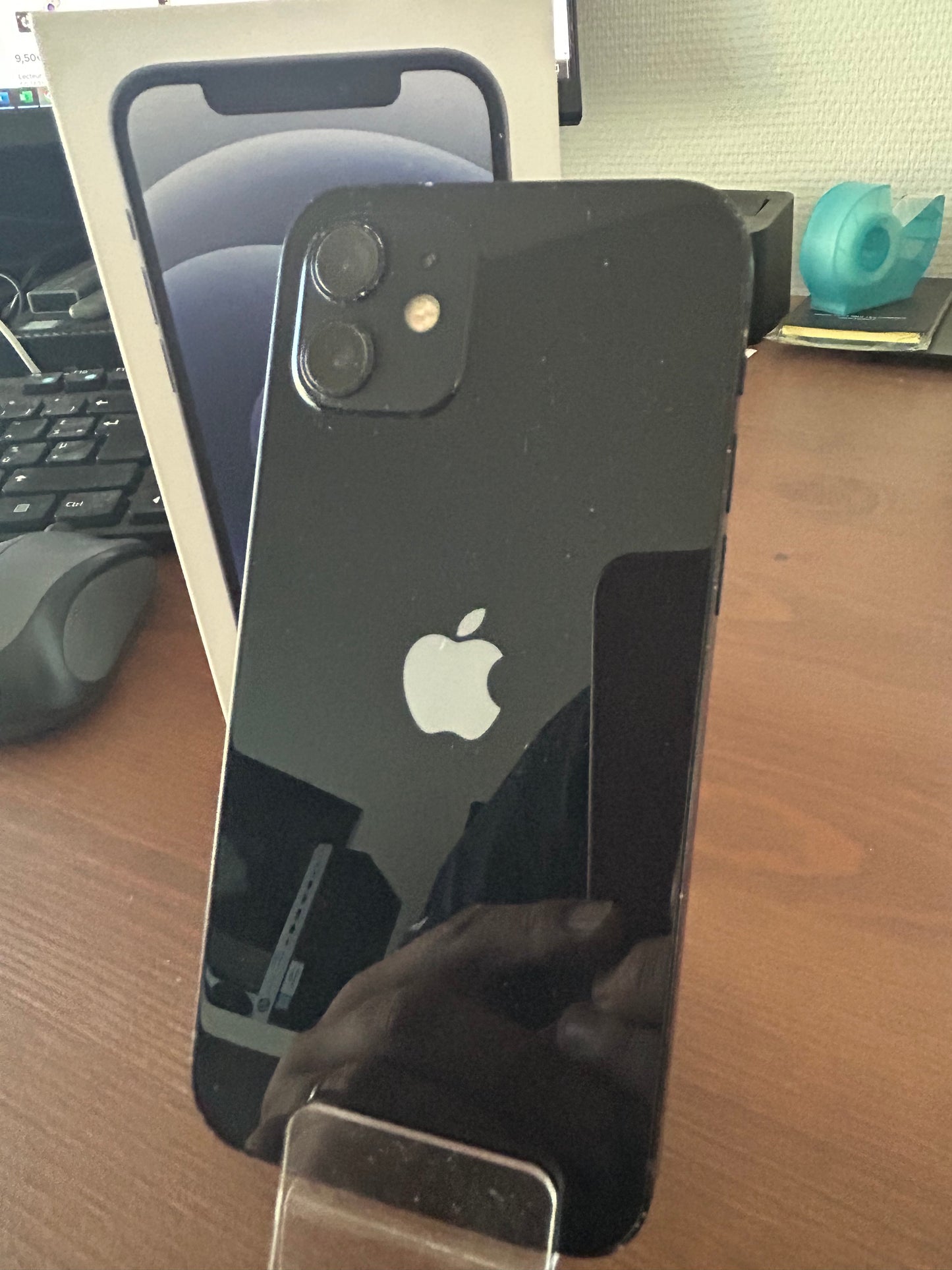 iPhone 12 Noir 128 Go – Bon État, Batterie Neuve, Débloqué, Boîte d’Origine Fournie