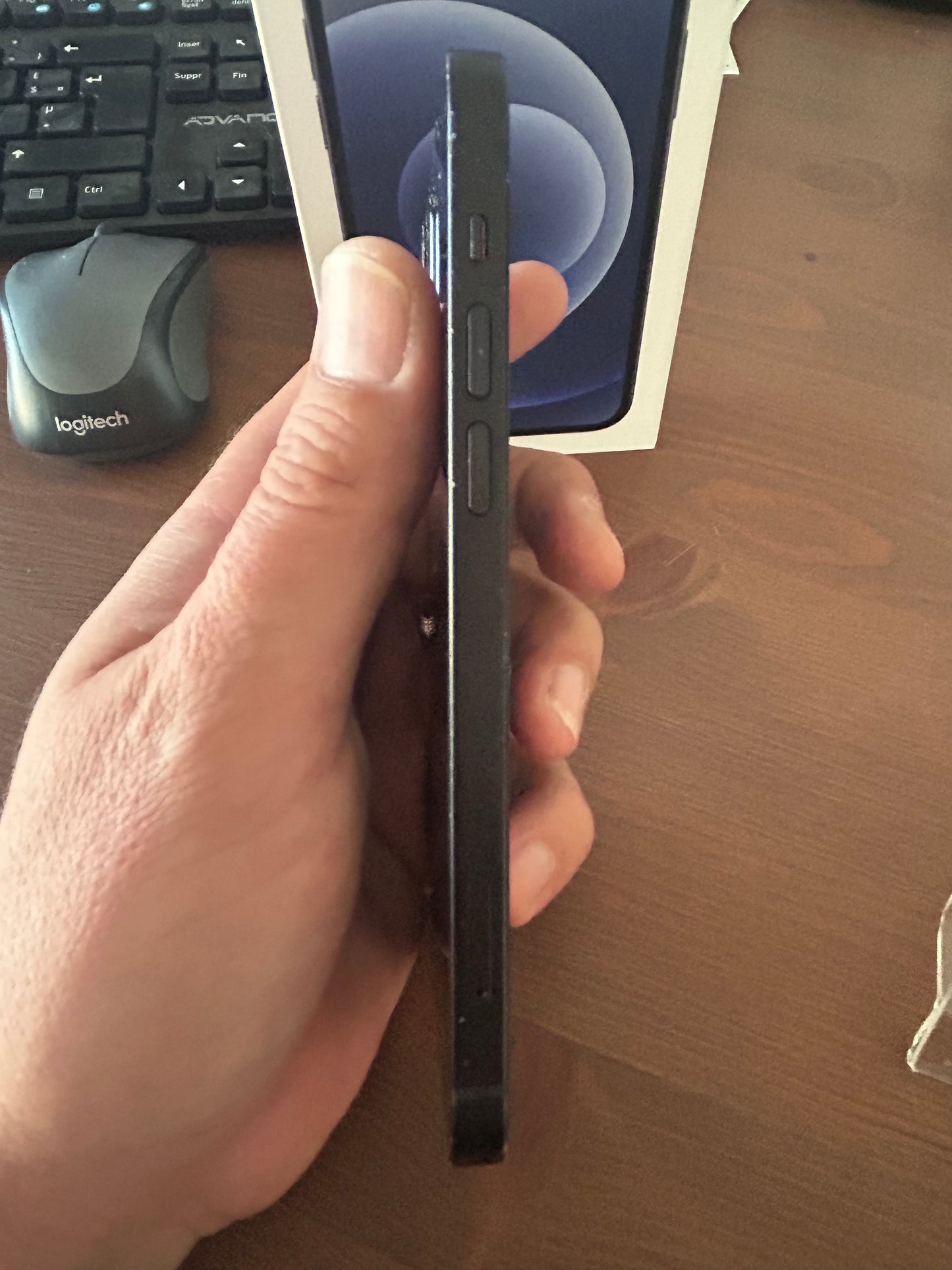 iPhone 12 Noir 128 Go – Bon État, Batterie Neuve, Débloqué, Boîte d’Origine Fournie