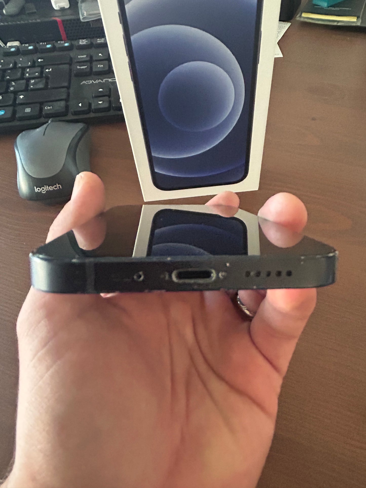 iPhone 12 Noir 128 Go – Bon État, Batterie Neuve, Débloqué, Boîte d’Origine Fournie