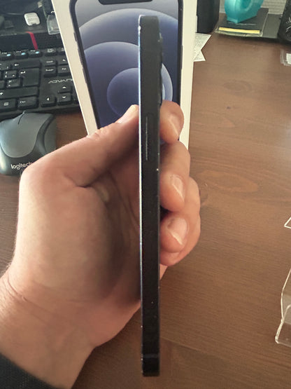 iPhone 12 Noir 128 Go – Bon État, Batterie Neuve, Débloqué, Boîte d’Origine Fournie