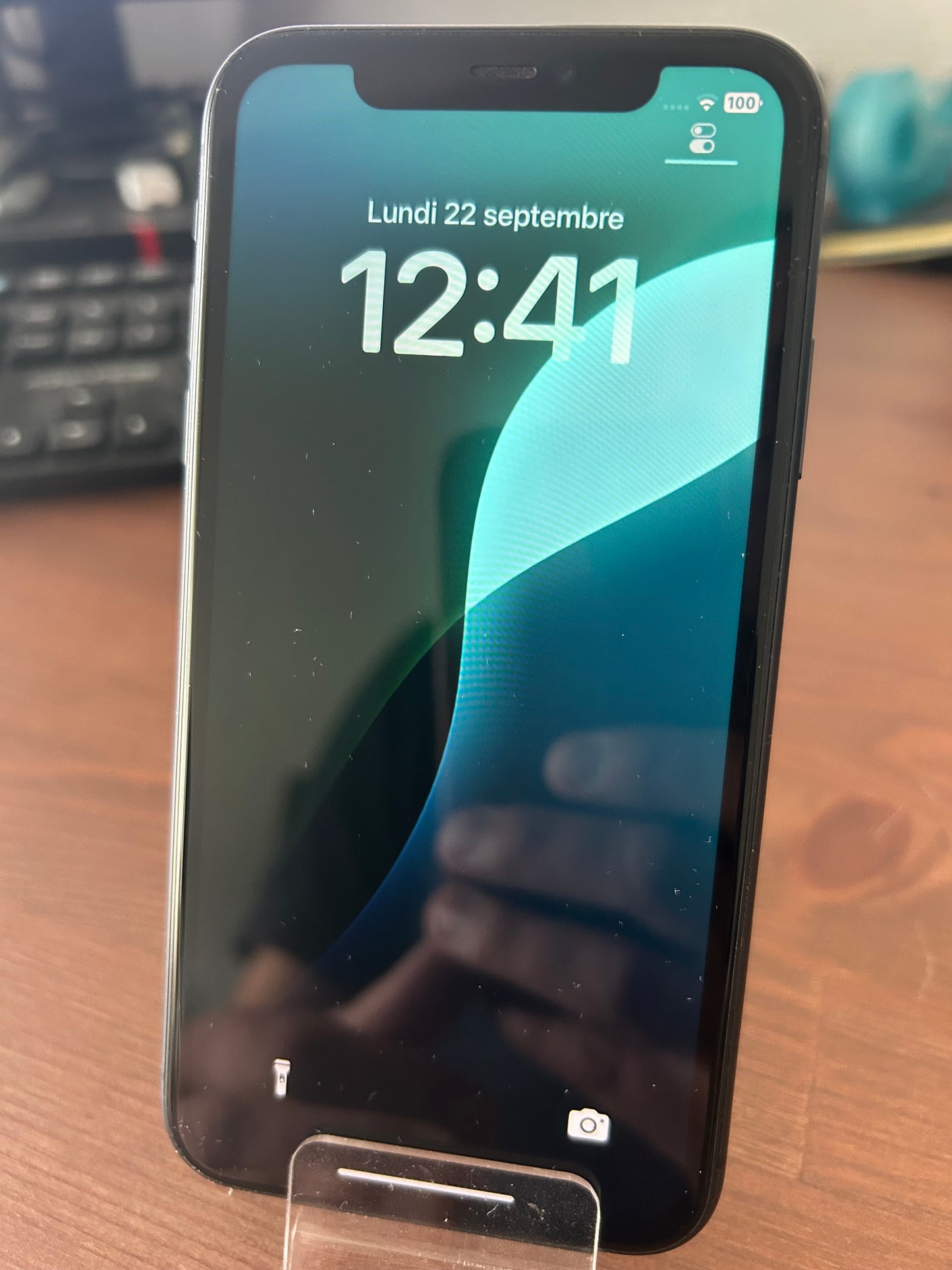 iPhone 11 Noir 128 Go – Très Bon État, Batterie Neuve, Débloqué, iCloud Supprimé