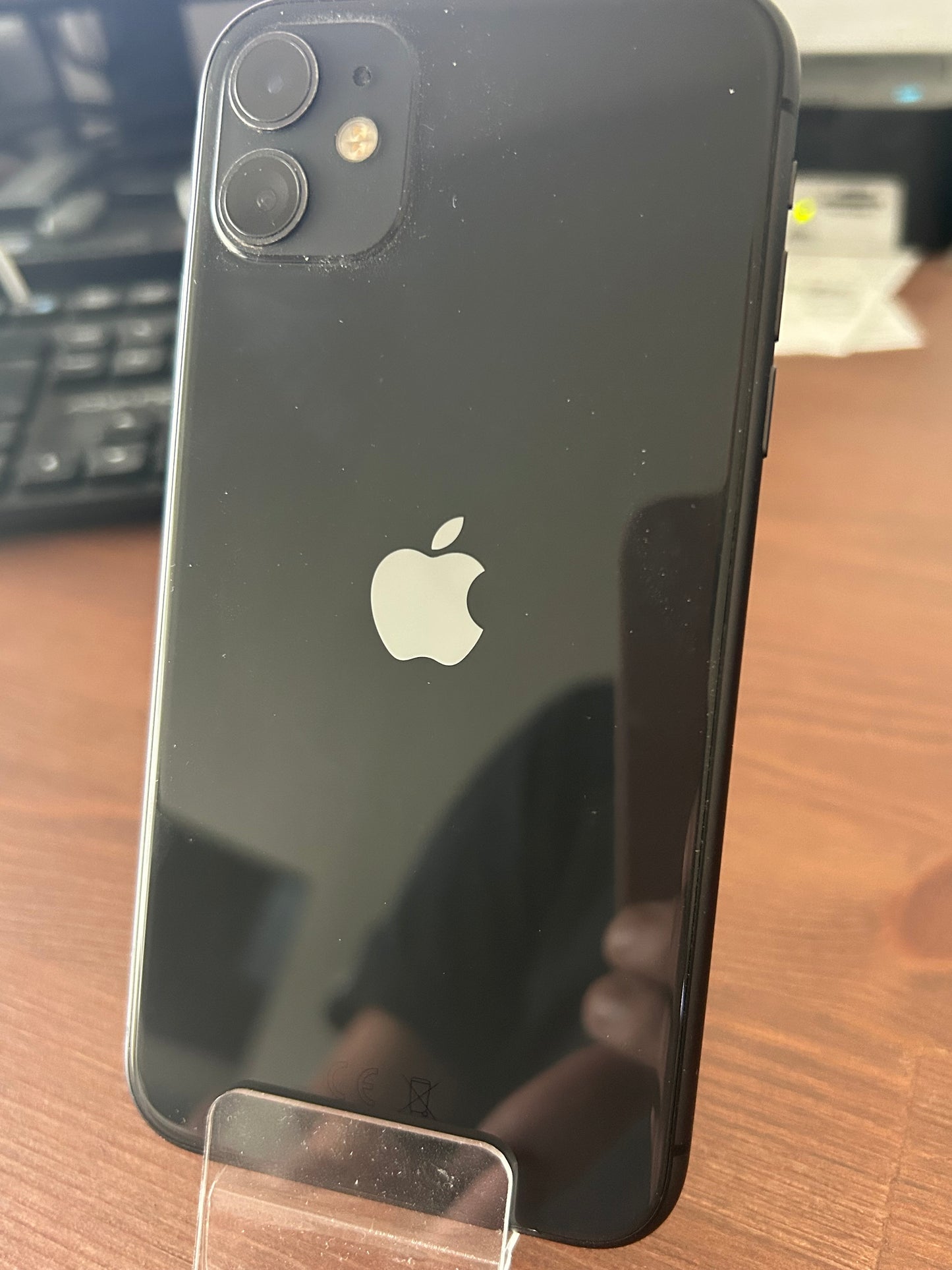 iPhone 11 Noir 128 Go – Très Bon État, Batterie Neuve, Débloqué, iCloud Supprimé