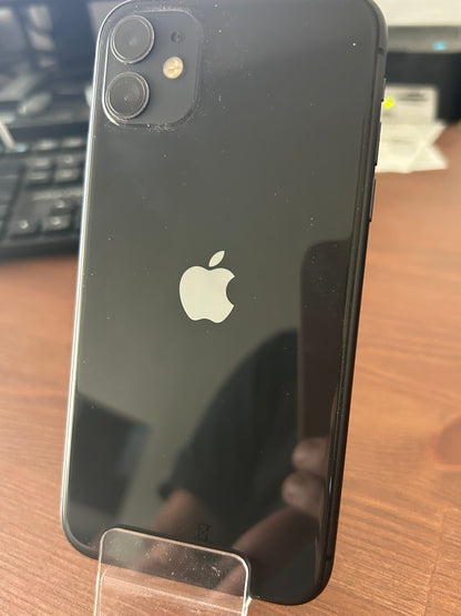iPhone 11 Noir 128 Go – Très Bon État, Batterie Neuve, Débloqué, iCloud Supprimé