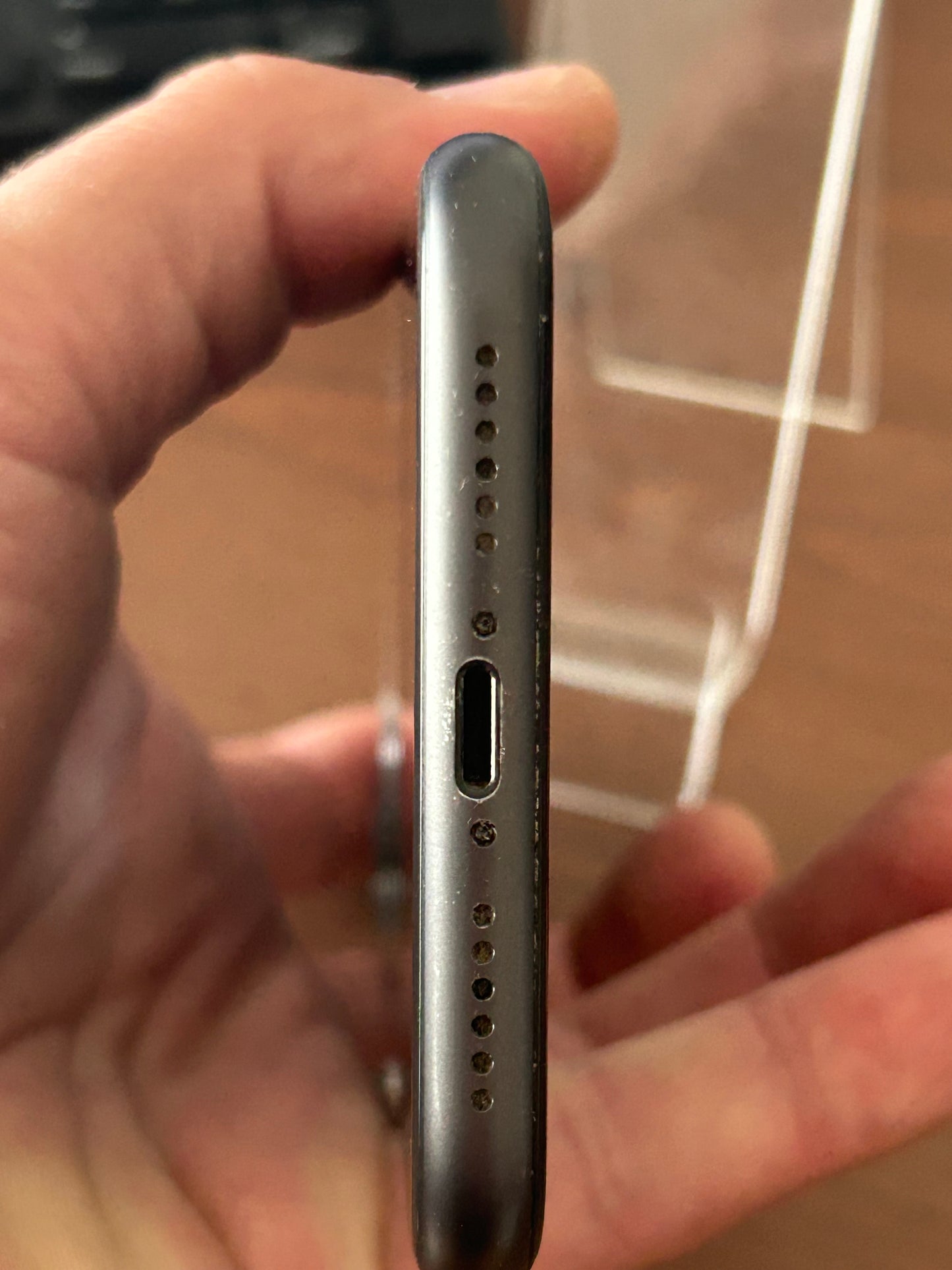 iPhone 11 Noir 128 Go – Très Bon État, Batterie Neuve, Débloqué, iCloud Supprimé