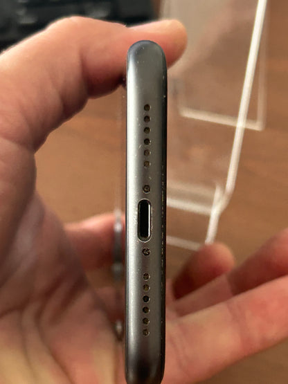 iPhone 11 Noir 128 Go – Très Bon État, Batterie Neuve, Débloqué, iCloud Supprimé