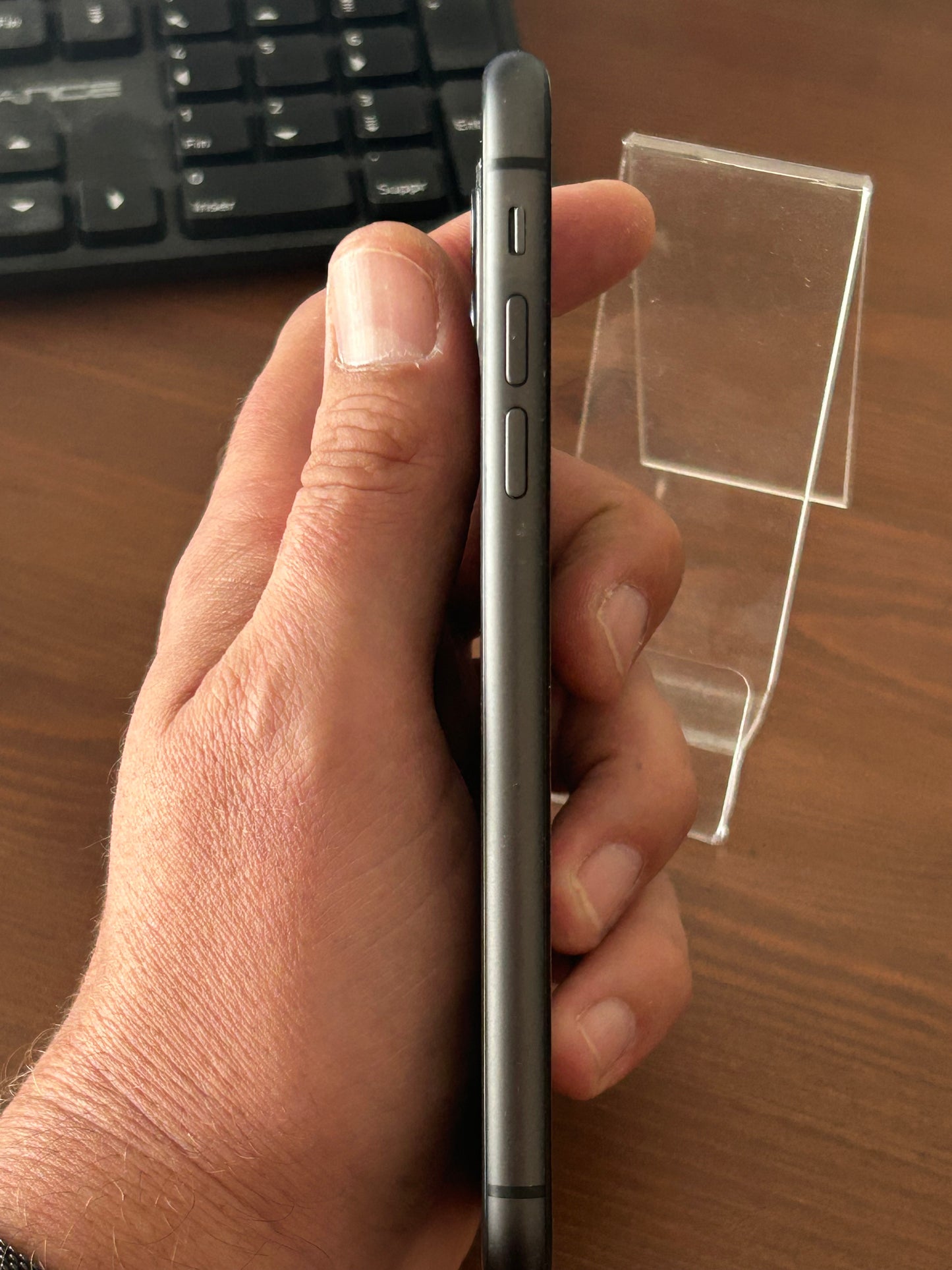 iPhone 11 Noir 128 Go – Très Bon État, Batterie Neuve, Débloqué, iCloud Supprimé