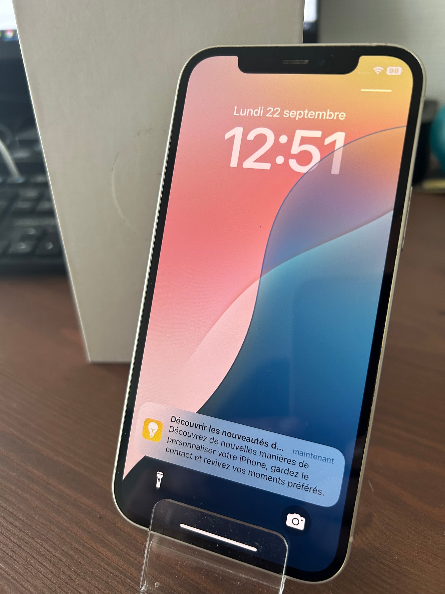iPhone 12 Blanc 128 Go – Très Bon État, Batterie Neuve, Débloqué, iCloud Supprimé