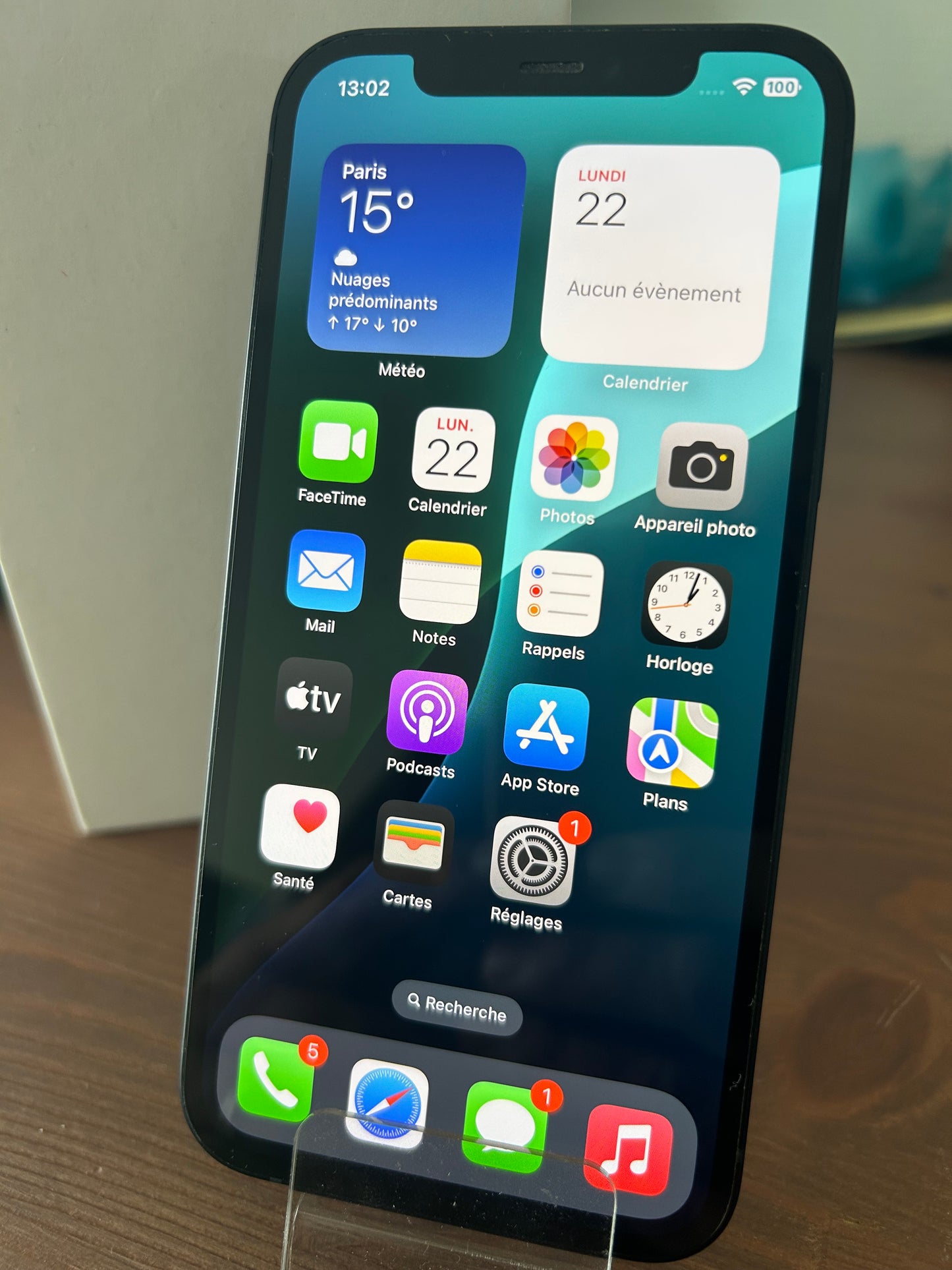 iPhone 12 Noir 128 Go – Très Bon État, Batterie Neuve, Débloqué, iCloud Supprimé