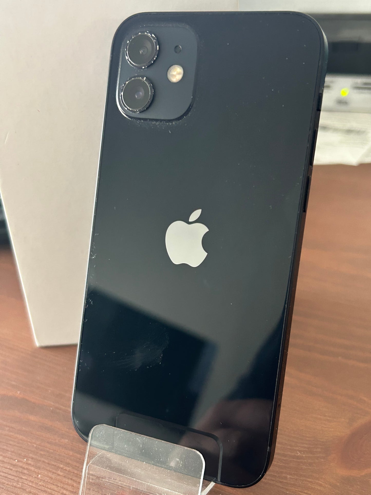 iPhone 12 Noir 128 Go – Très Bon État, Batterie Neuve, Débloqué, iCloud Supprimé