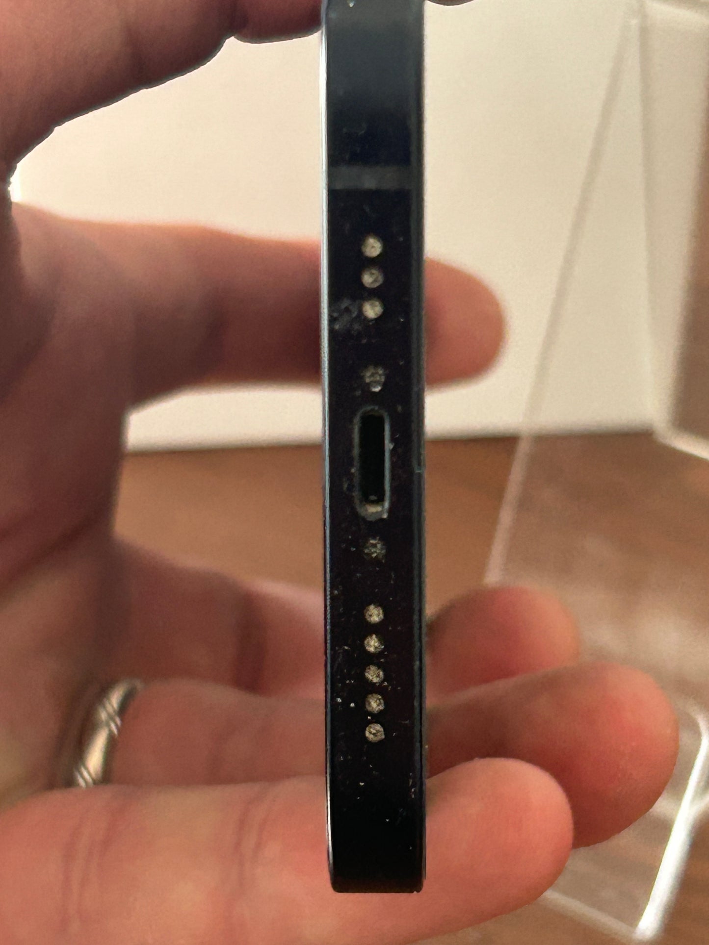 iPhone 12 Noir 128 Go – Très Bon État, Batterie Neuve, Débloqué, iCloud Supprimé