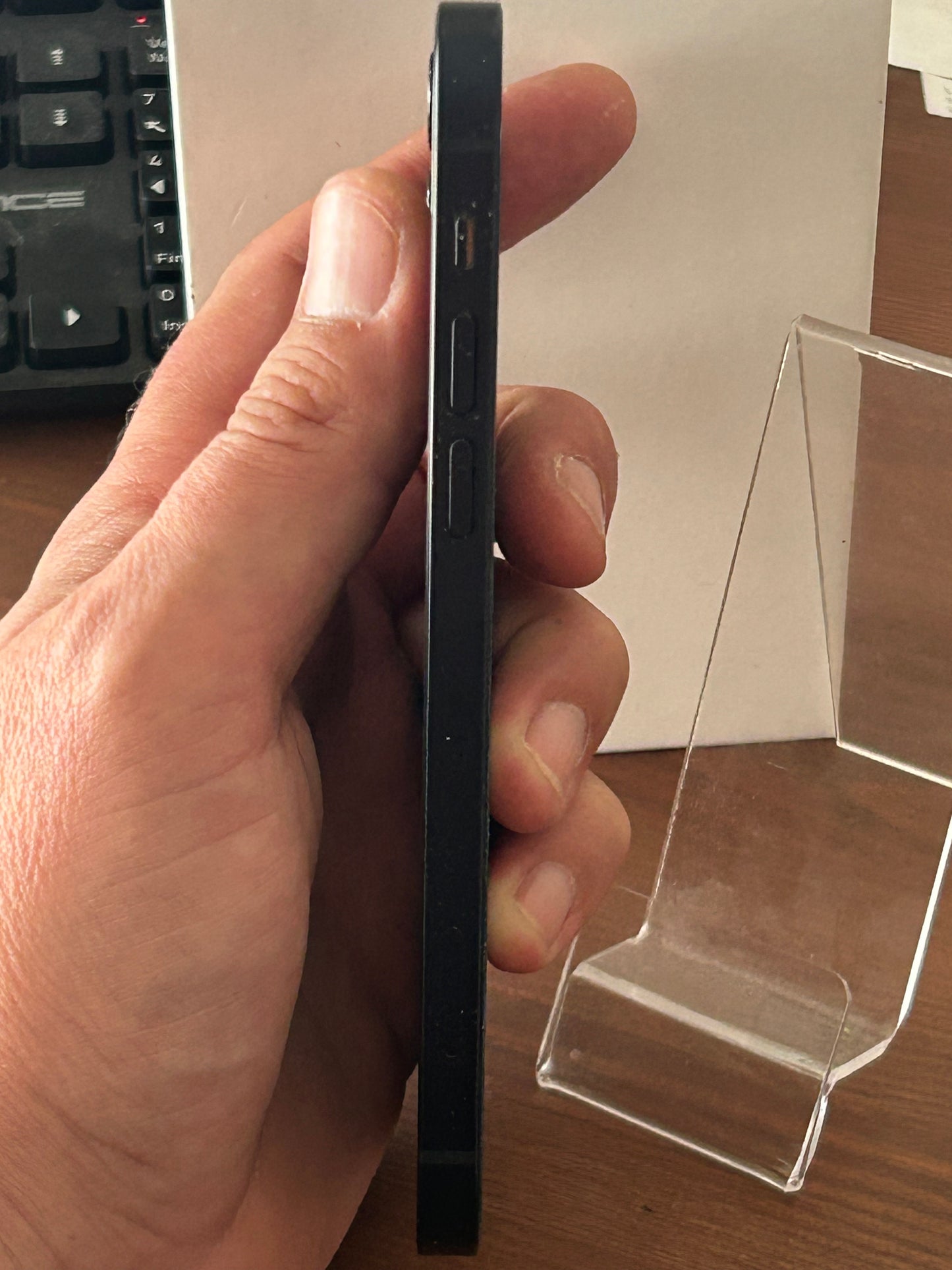 iPhone 12 Noir 128 Go – Très Bon État, Batterie Neuve, Débloqué, iCloud Supprimé