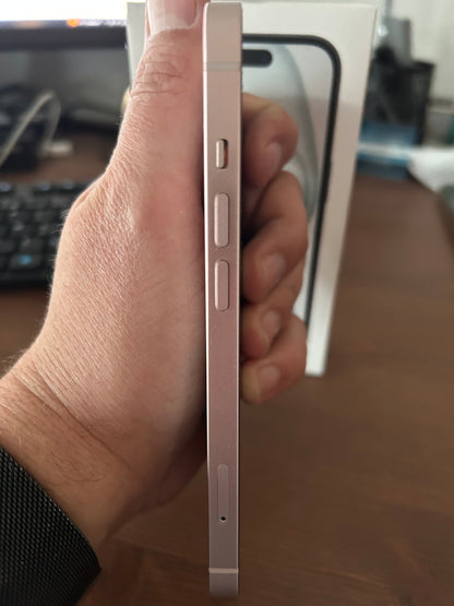 iPhone 13 Rose 128 Go – Très bon état, batterie neuve, débloqué tout opérateur**