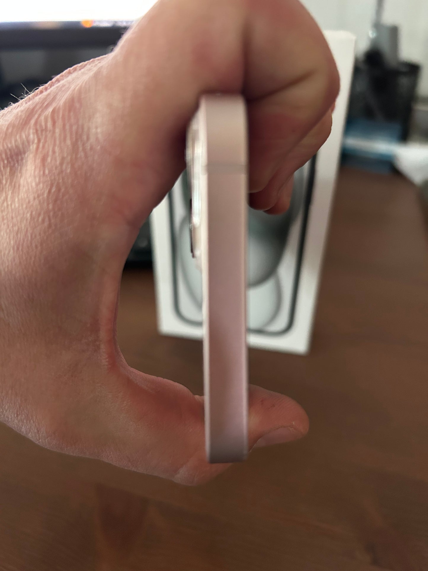 iPhone 13 Rose 128 Go – Très bon état, batterie neuve, débloqué tout opérateur**