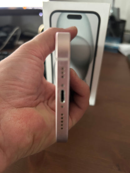 iPhone 13 Rose 128 Go – Très bon état, batterie neuve, débloqué tout opérateur**