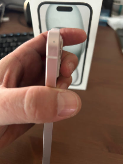 iPhone 13 Rose 128 Go – Très bon état, batterie neuve, débloqué tout opérateur**