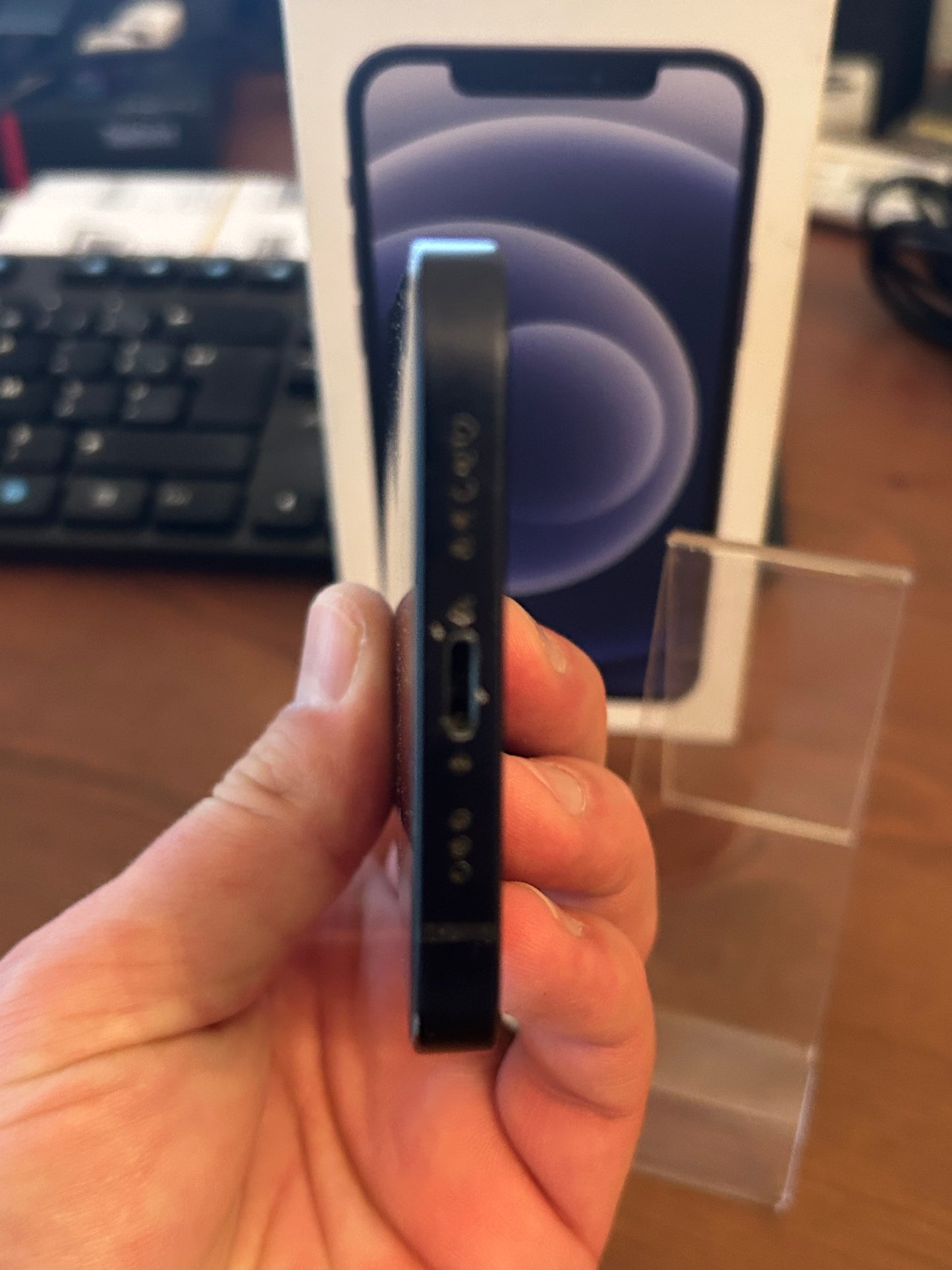 iPhone 12 Noir 128 Go – Très Bon État, Batterie Neuve, Débloqué Tout Opérateur