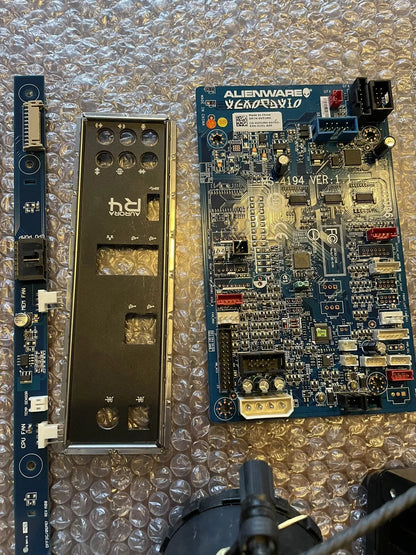 🖥️ Carte mère Alienware D01M004 avec Intel Core i7-4820K + Watercooling