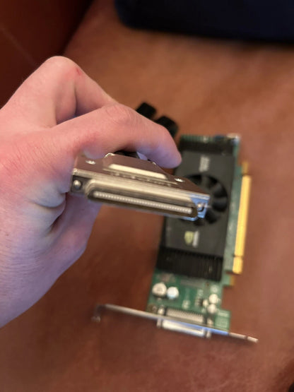 🎮 Nvidia Quadro NVS 420 – Carte graphique pro – Avec câble DisplayPort x4