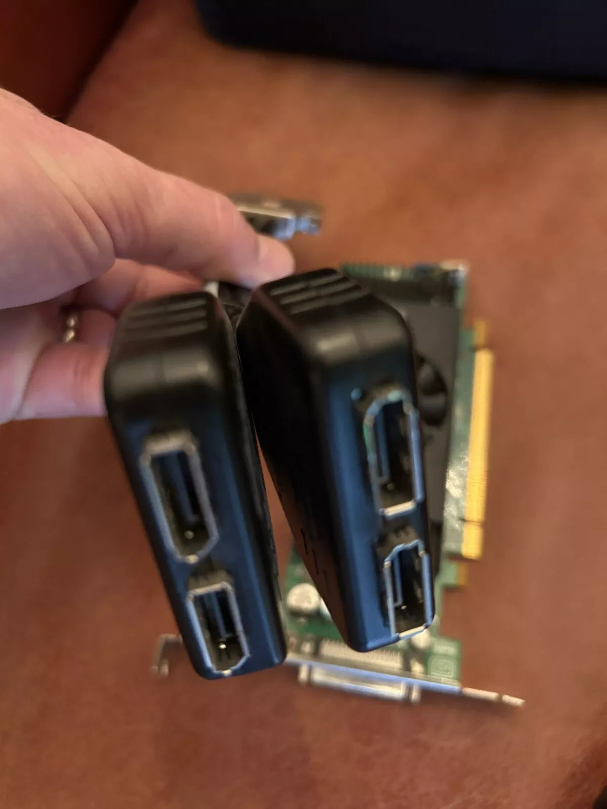 🎮 Nvidia Quadro NVS 420 – Carte graphique pro – Avec câble DisplayPort x4